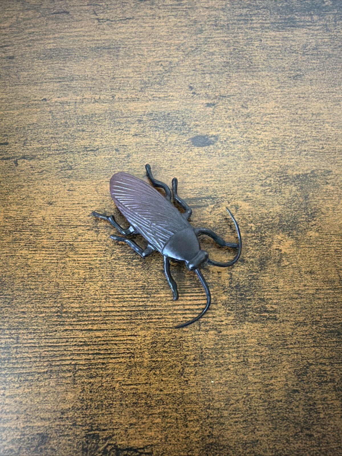 Scary Huge Cockroach Novelty Toy – Realistic Insect Gag Prank for Party Decor