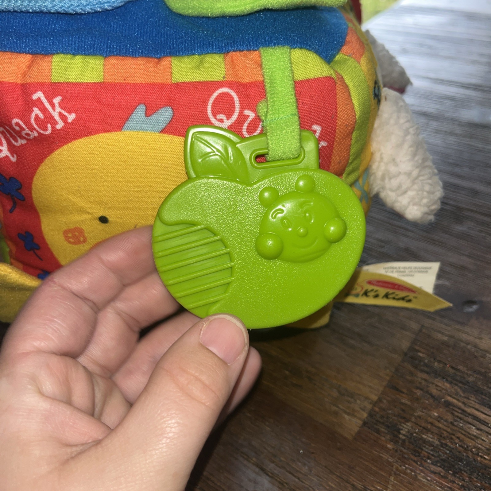 Melissa & Doug Musical Farmyard crinkle Cube