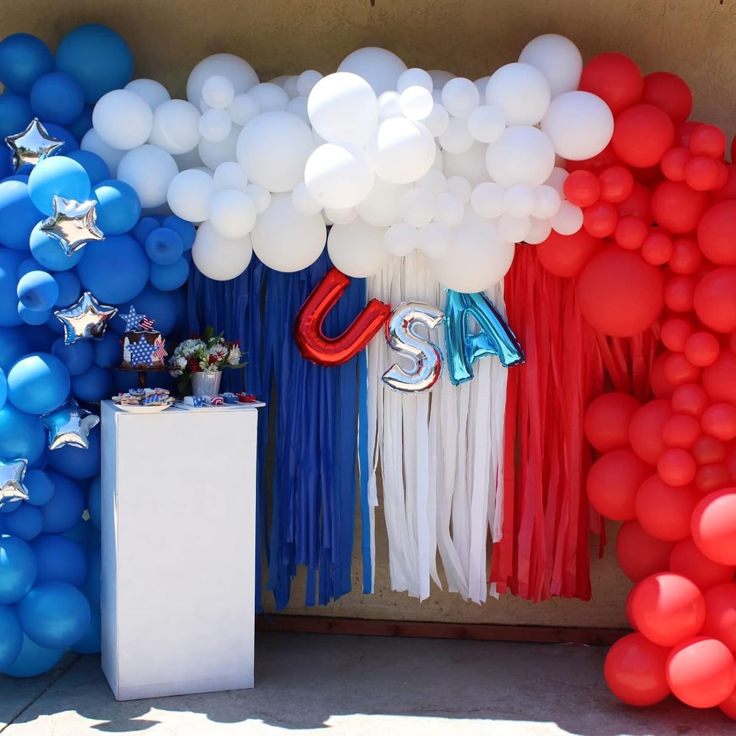 PartyWoo Patriotic Red White and Blue Crepe Paper Streamers 6pcs 492ft Pack of R