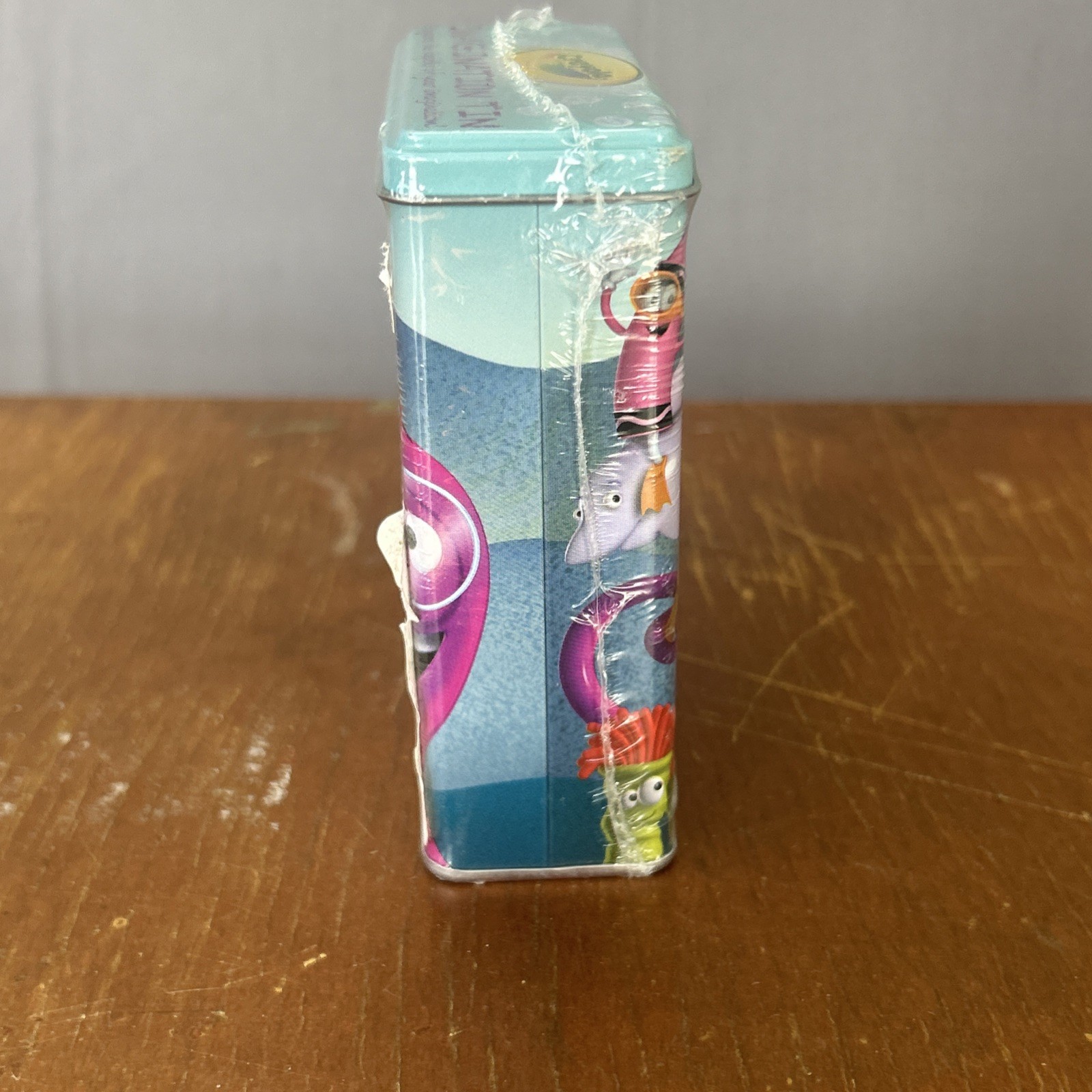 Crayola Imagination Tins Underwater, 24 Crayons in Tin, New Sealed Hallmark 2011