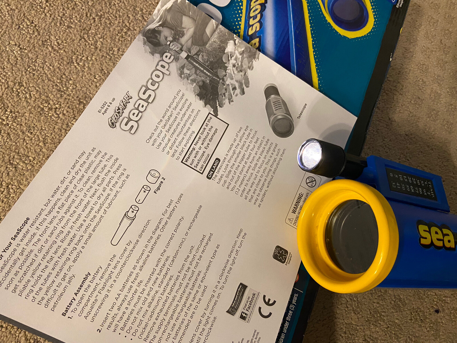 Geosafari Seascape Underwater Magnifier and Light (Batteries Included)