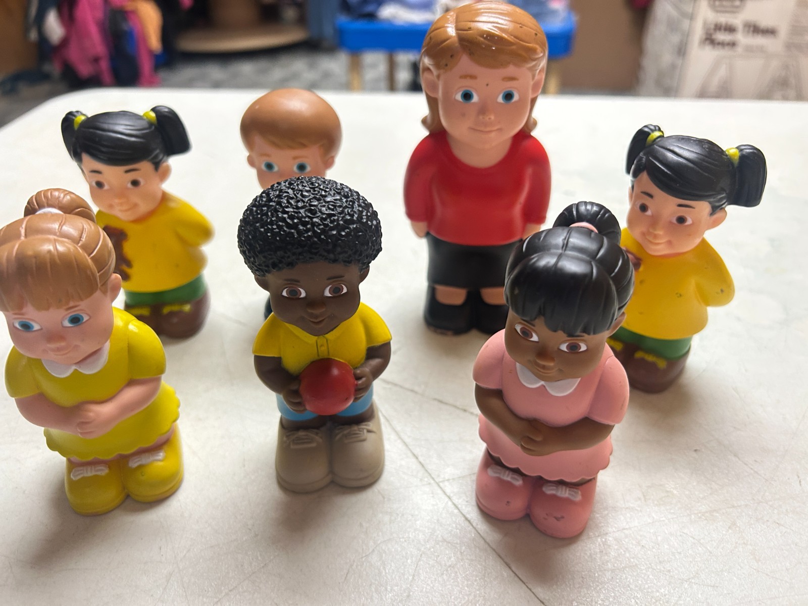 LAKESHORE EDUCATIONAL PRODUCT TODDLER DOLLHOUSE TEACHER W STUDENTS KIDS DOLLS