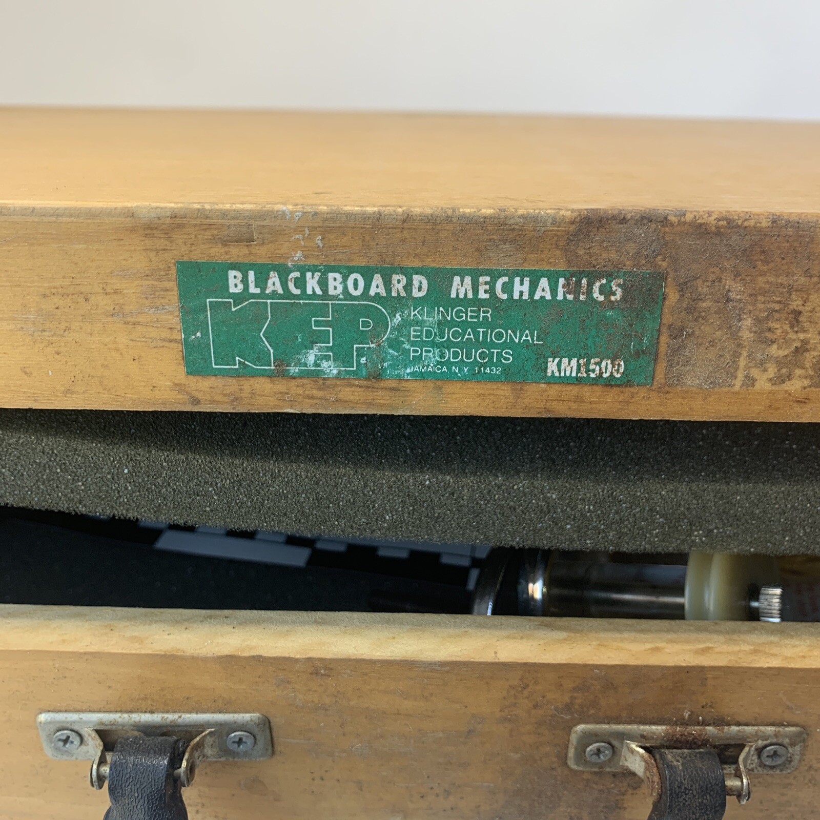 Klinger Educational Products KEP Blackboard Mechanics KM1500 Physics – As Is