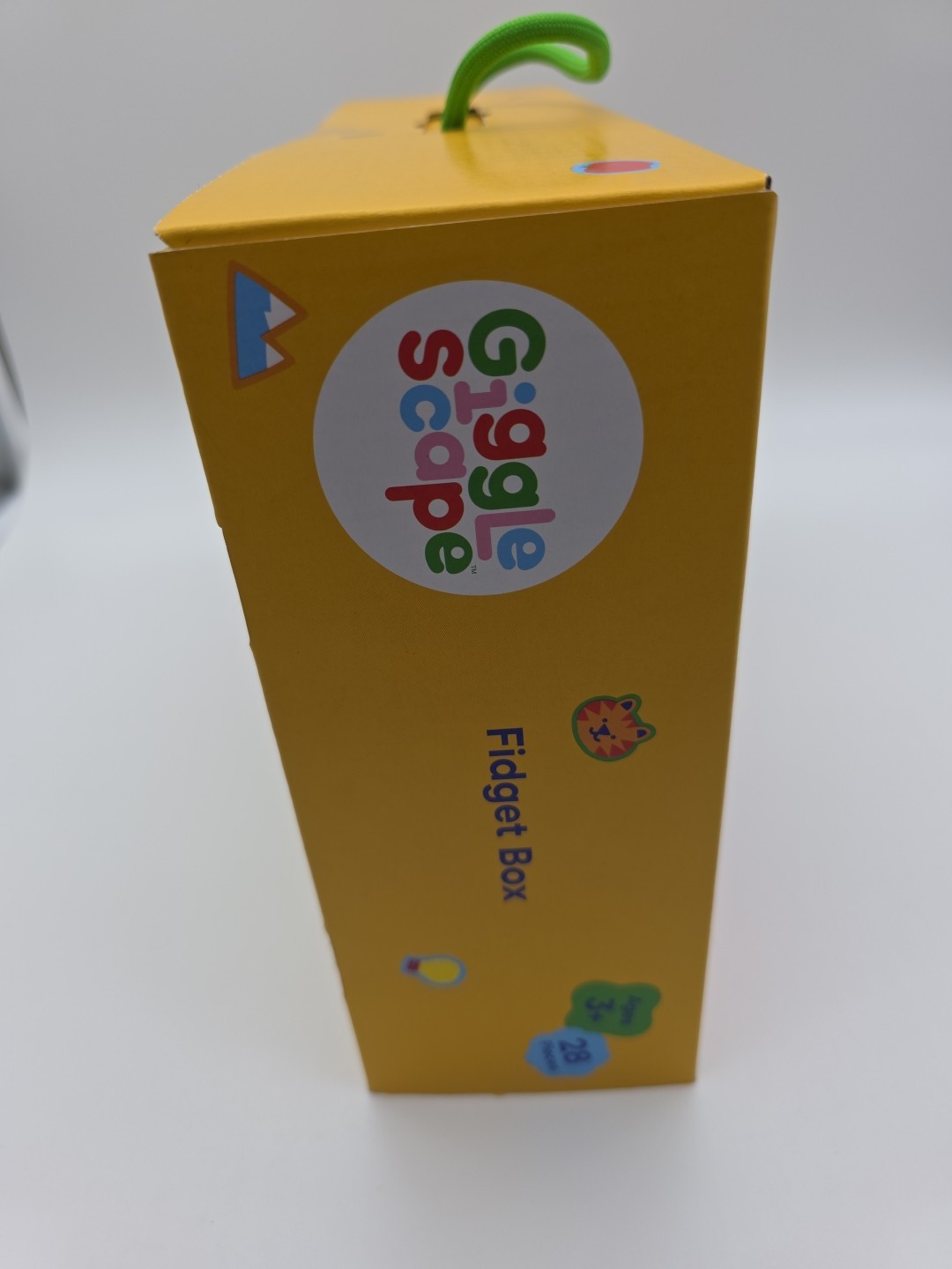 GIGGLE SCAPE FIDGET BOX STRETCH , TWIST , SQUEEZE 28 PIECES 3+