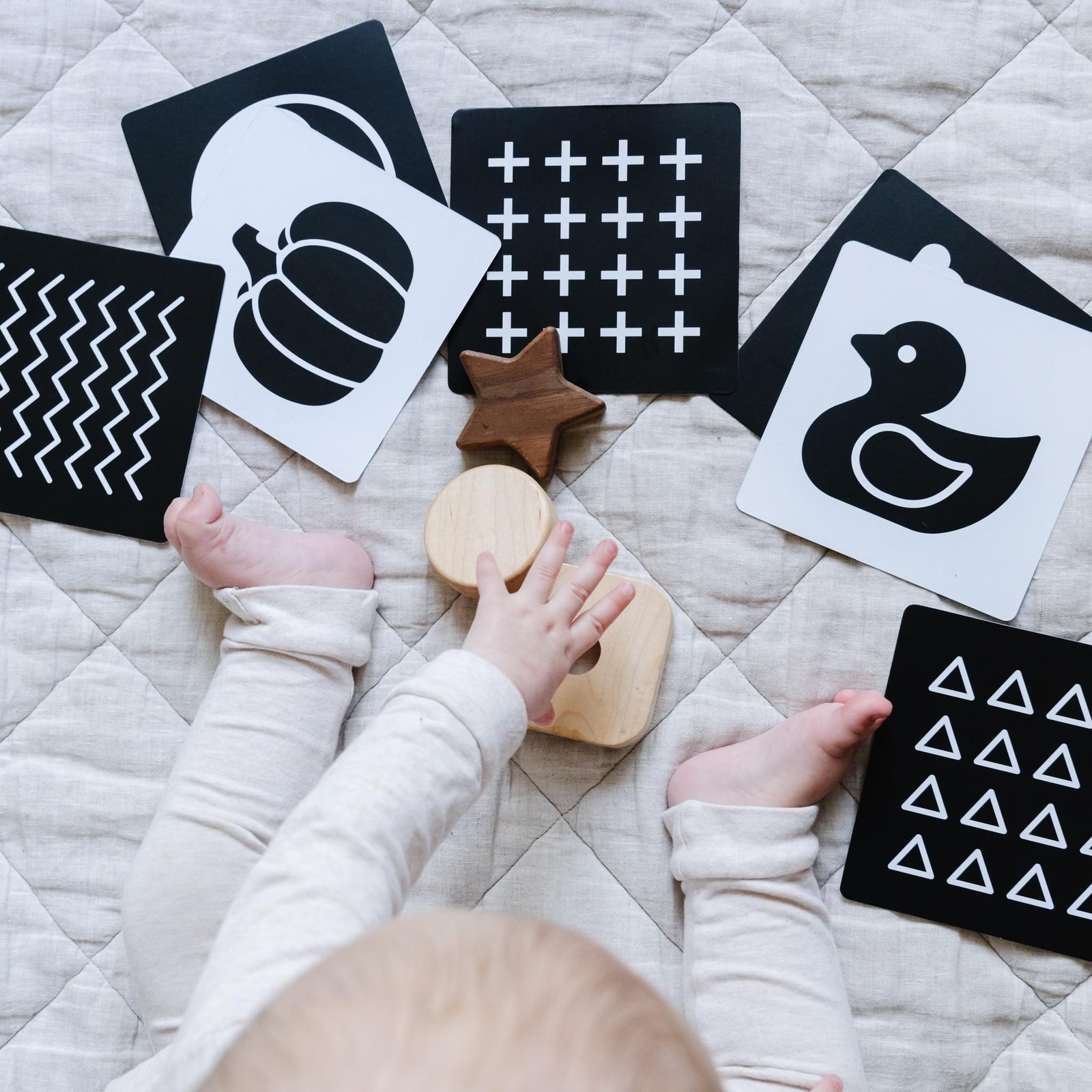 High Contrast Baby Visual Stimulation Cards – 50 Pictures for Newborn Activit…