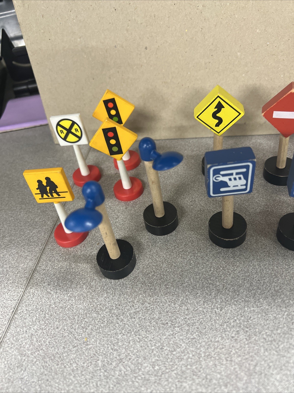 Excellerations Premium Traffic Signs for Block Play – Set of 16