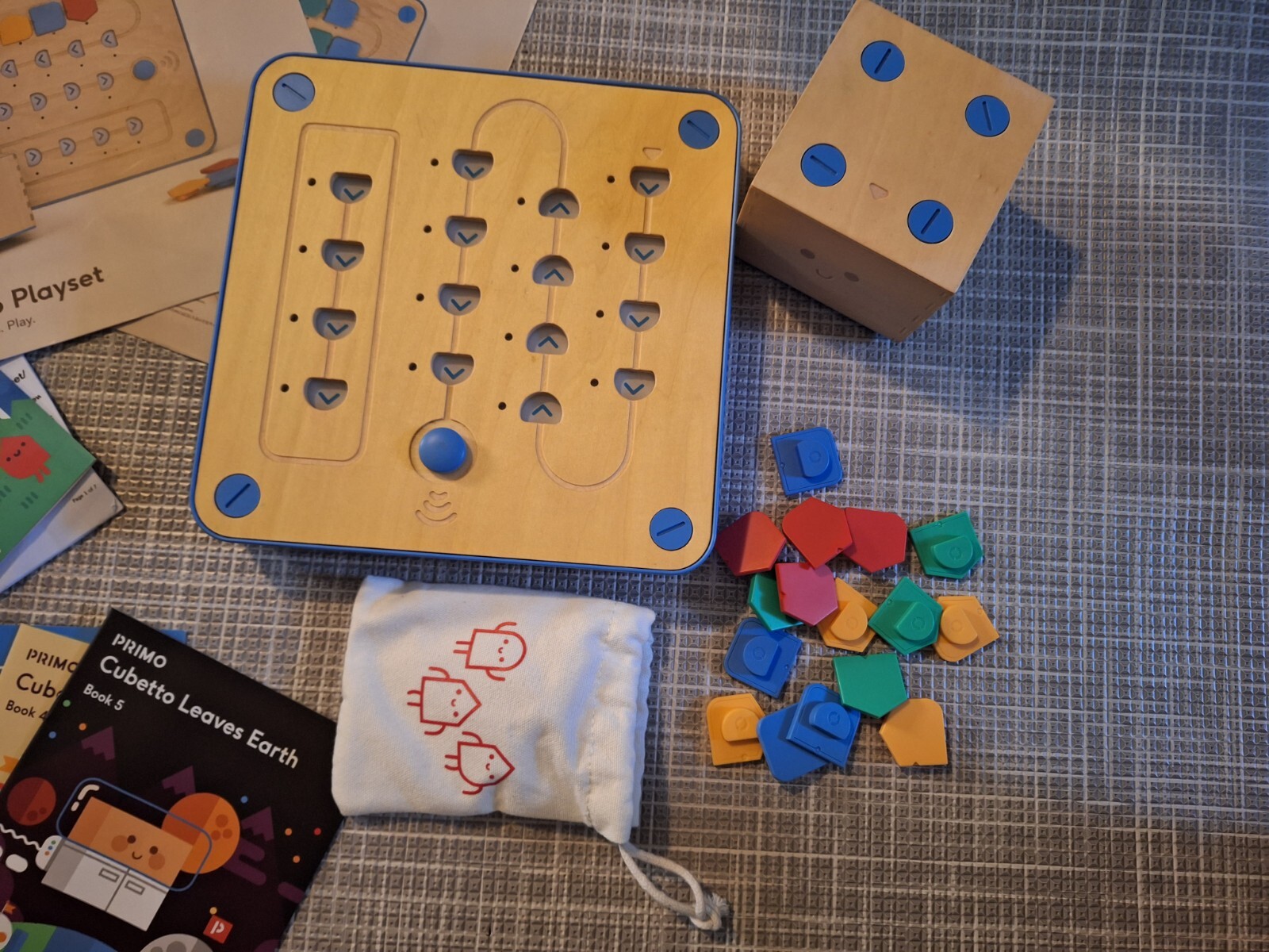 Cubetto Educational Coding Wooden Robot Montessori Toy & 5 Adventure packs extra