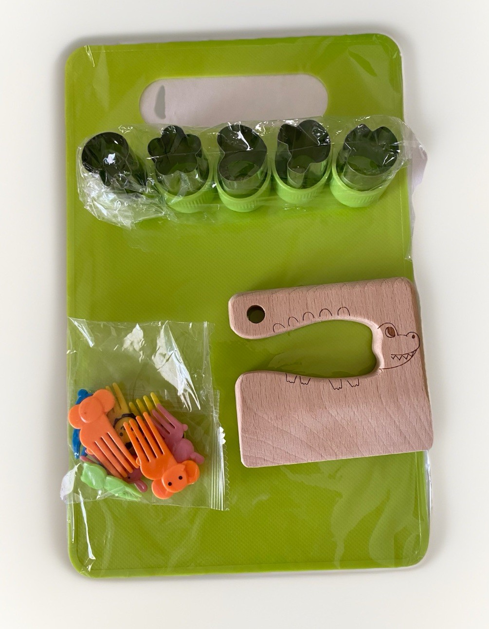 Momo’s Den Montessori Kitchen Tools For Toddlers 24 Pieces Kids Kitchen Set