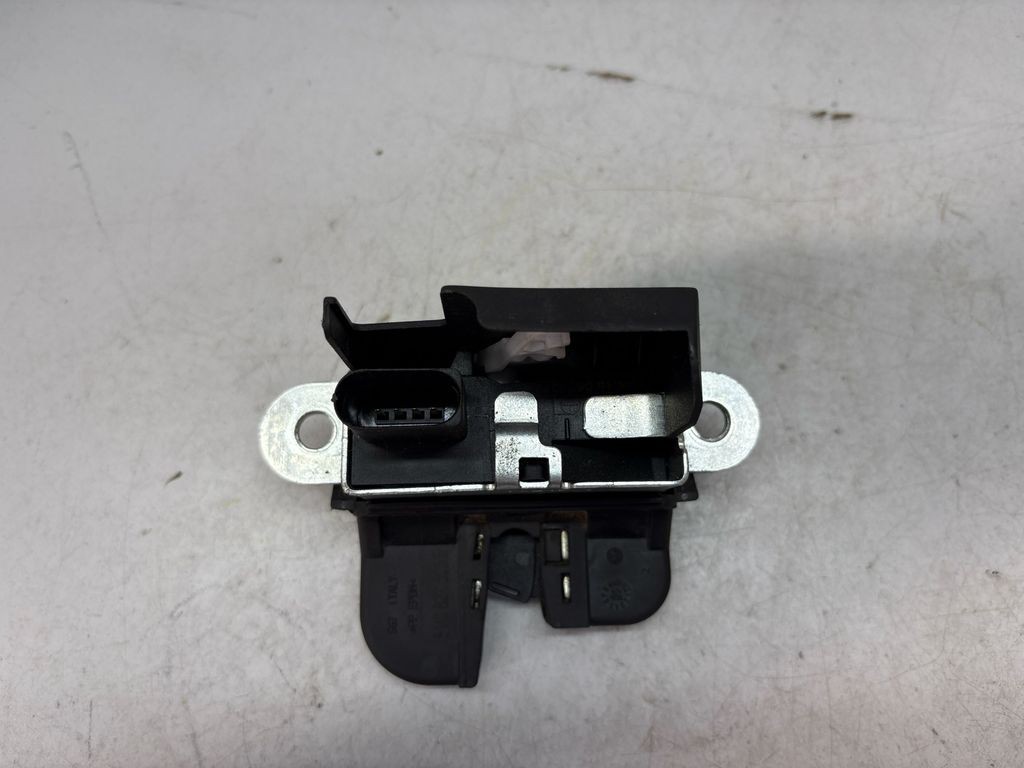 Volkswagen Golf VI 2010 Trunk Latch Lock 5M0827505E kW GENUINE UOA2979