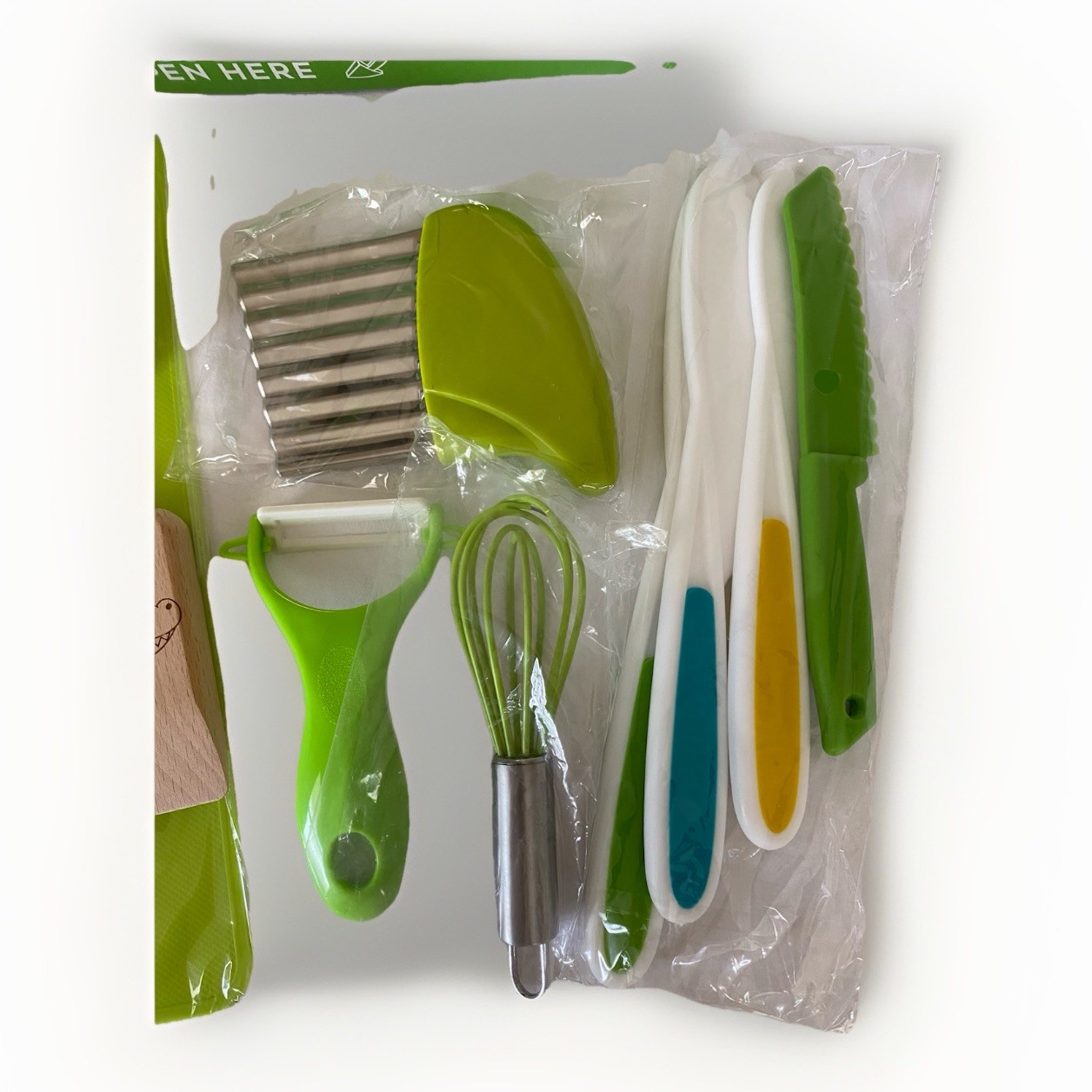 Momo’s Den Montessori Kitchen Tools For Toddlers 24 Pieces Kids Kitchen Set