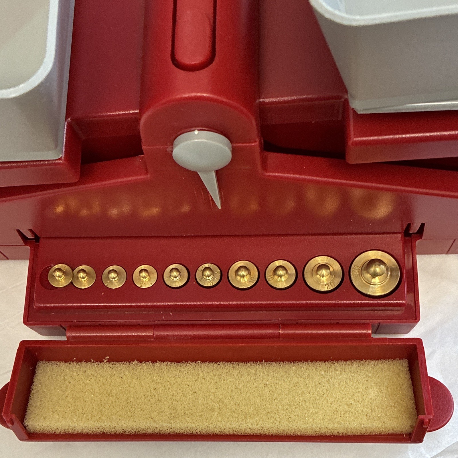 ETA Cuisenaire Precision School Balance Scale ETA 408 w/ Weights, Red/Gray
