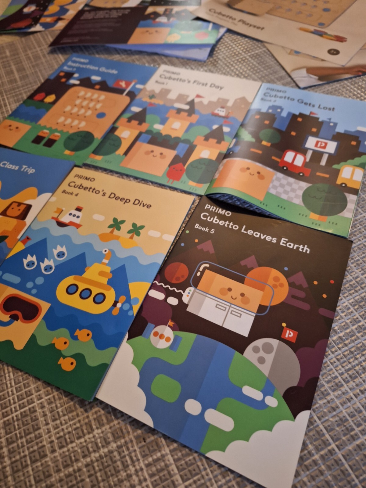 Cubetto Educational Coding Wooden Robot Montessori Toy & 5 Adventure packs extra