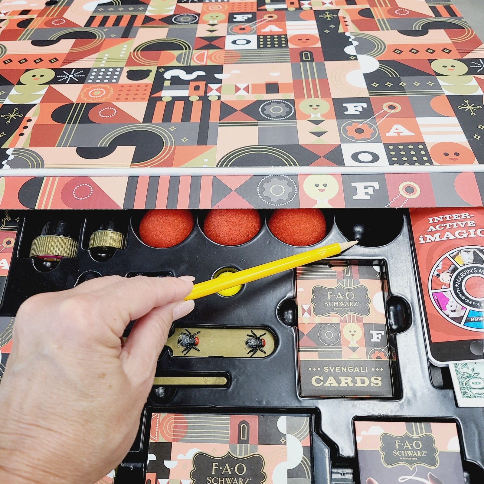 FAO Schwarz Interactive Illusions I Magic Deluxe Kit Set 46 Pieces, PRE-OWNED