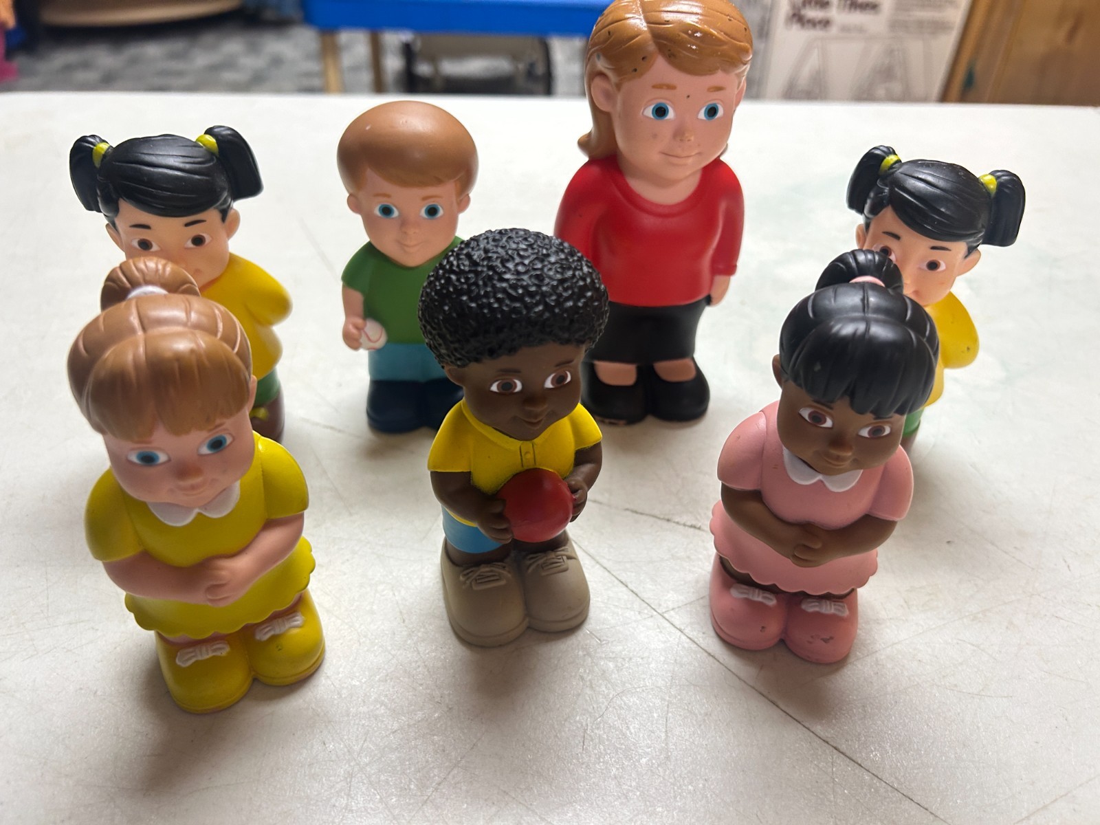 LAKESHORE EDUCATIONAL PRODUCT TODDLER DOLLHOUSE TEACHER W STUDENTS KIDS DOLLS
