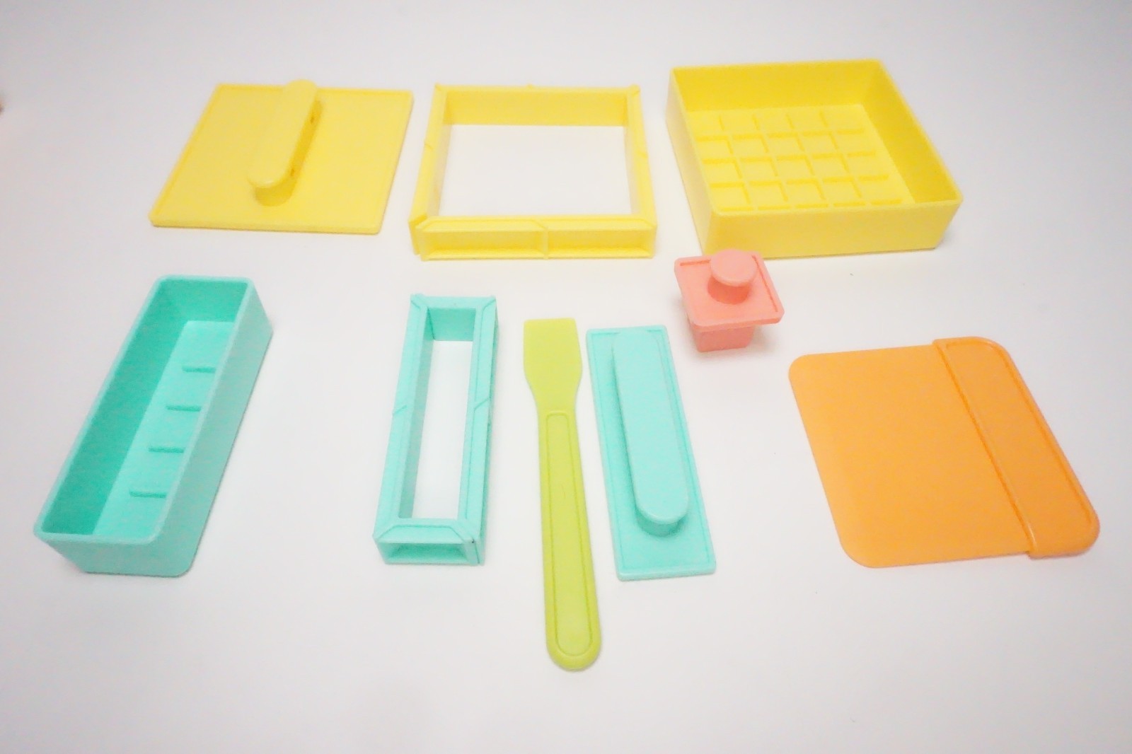 Lovevery BRAND NEW Modeling Sand Unit Block Builders The Examiner Play Kit
