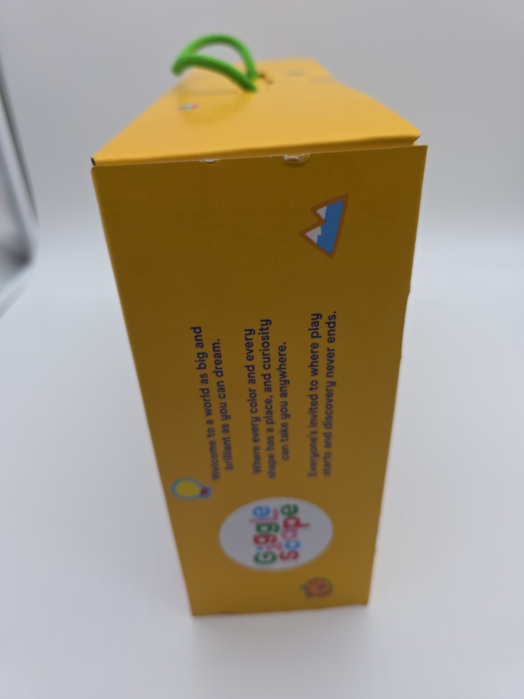 GIGGLE SCAPE FIDGET BOX STRETCH , TWIST , SQUEEZE 28 PIECES 3+