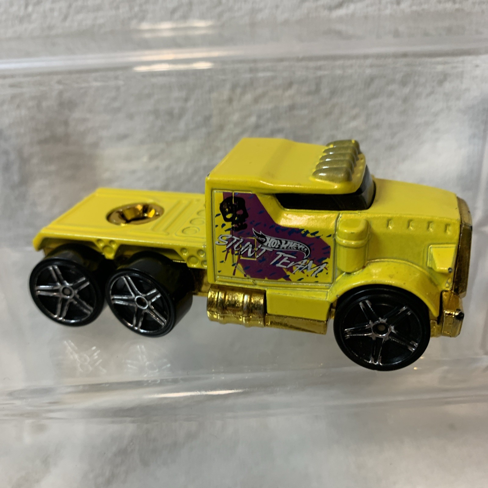 Hot Wheels 2013 Yellow Rumble Road Loose Diecast Semi Truck Cab. B1