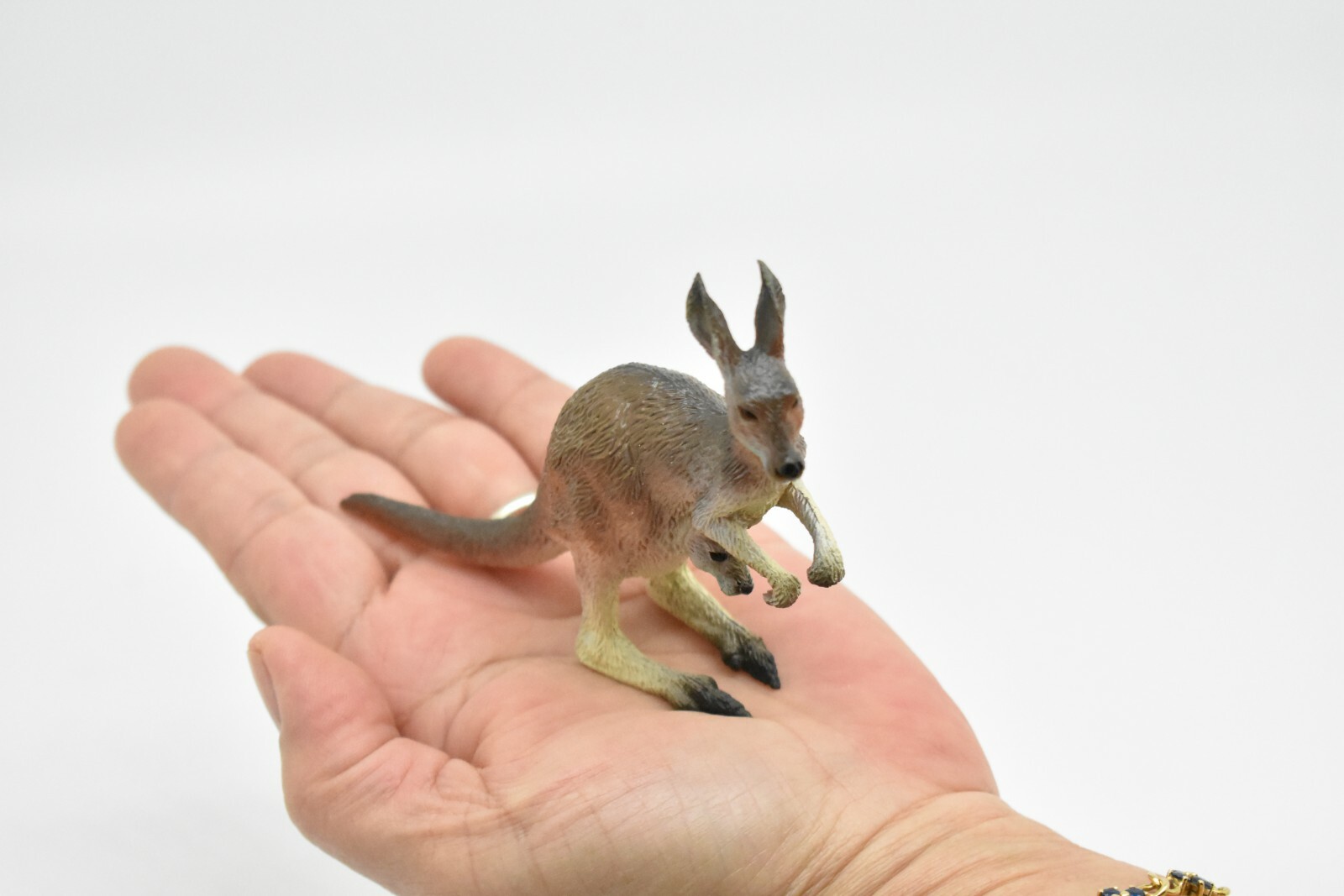 Kangaroo with Joey, Museum Quality Plastic Toy Hand Painted 4 1/2 ” CWG170 BB4