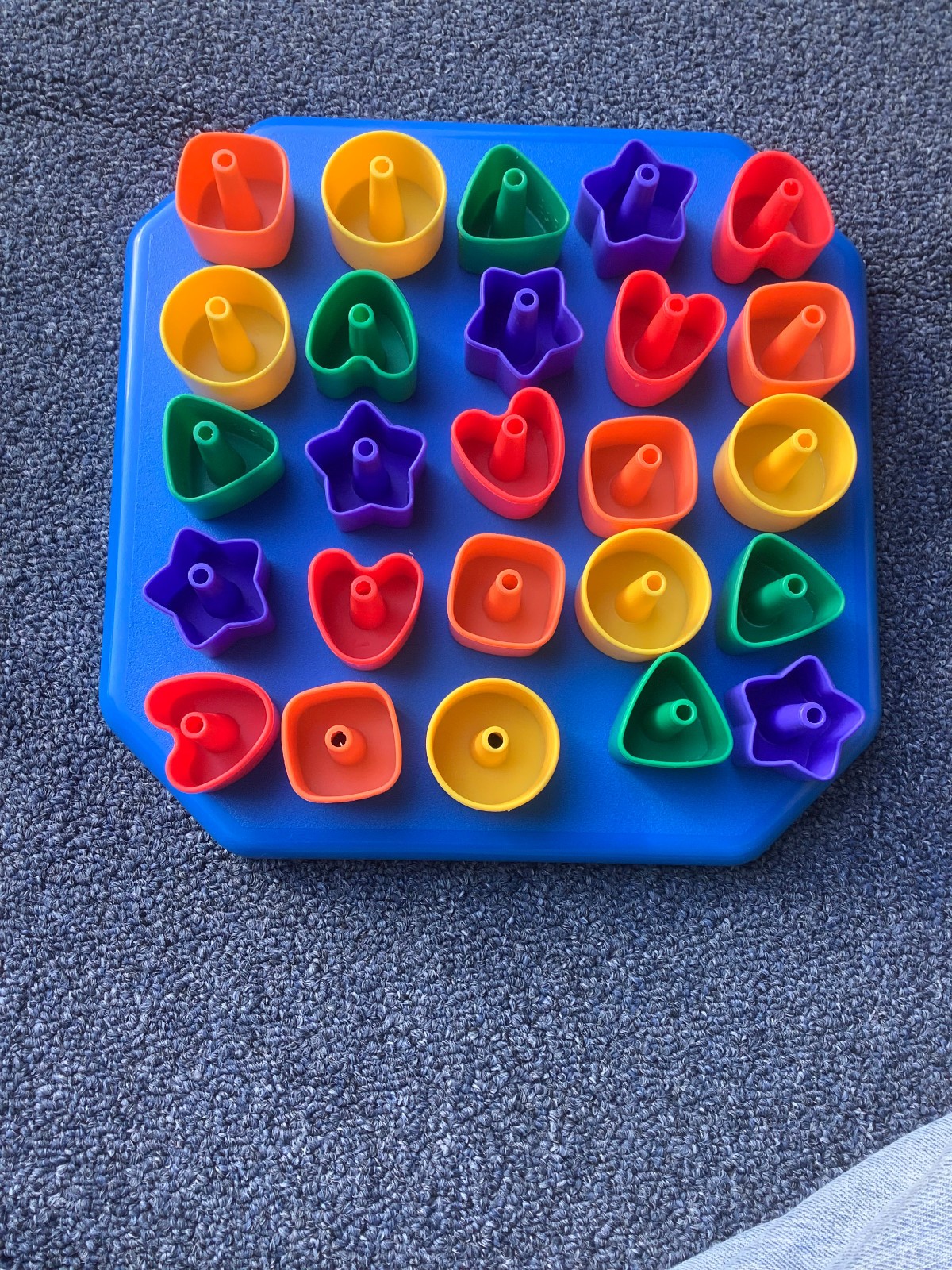 NEW! Avon Fun Beginnings Bright Shapes Pegboard #2 Sort by color & shape