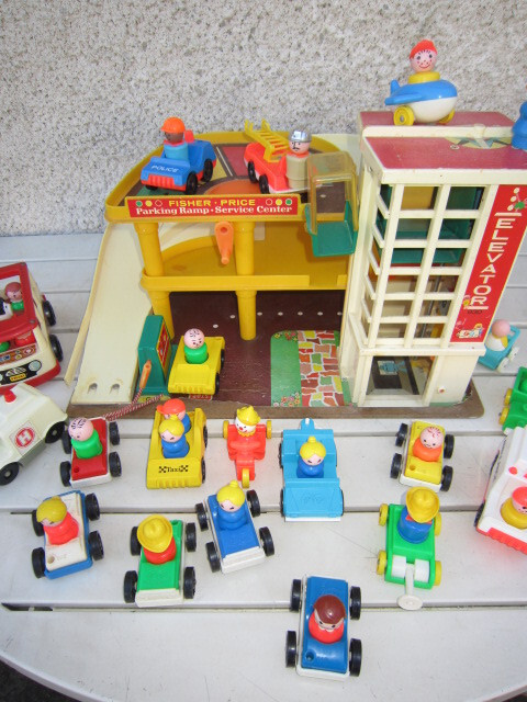 Fisher Price Garage Ref 930 Year 1970 17 Vehicles With Characters + 1 Minibus