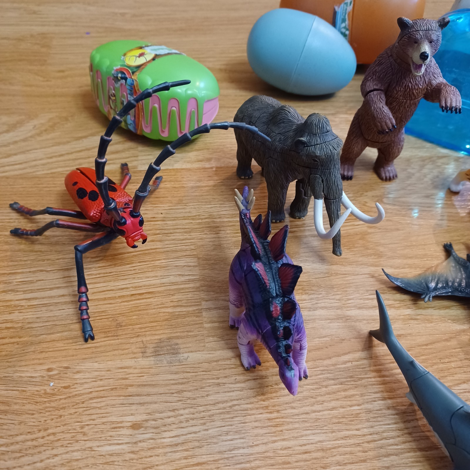 Lot of 3D Interlocking Puzzle Plastic Animals Dinosaurs Bug with Container Eggs