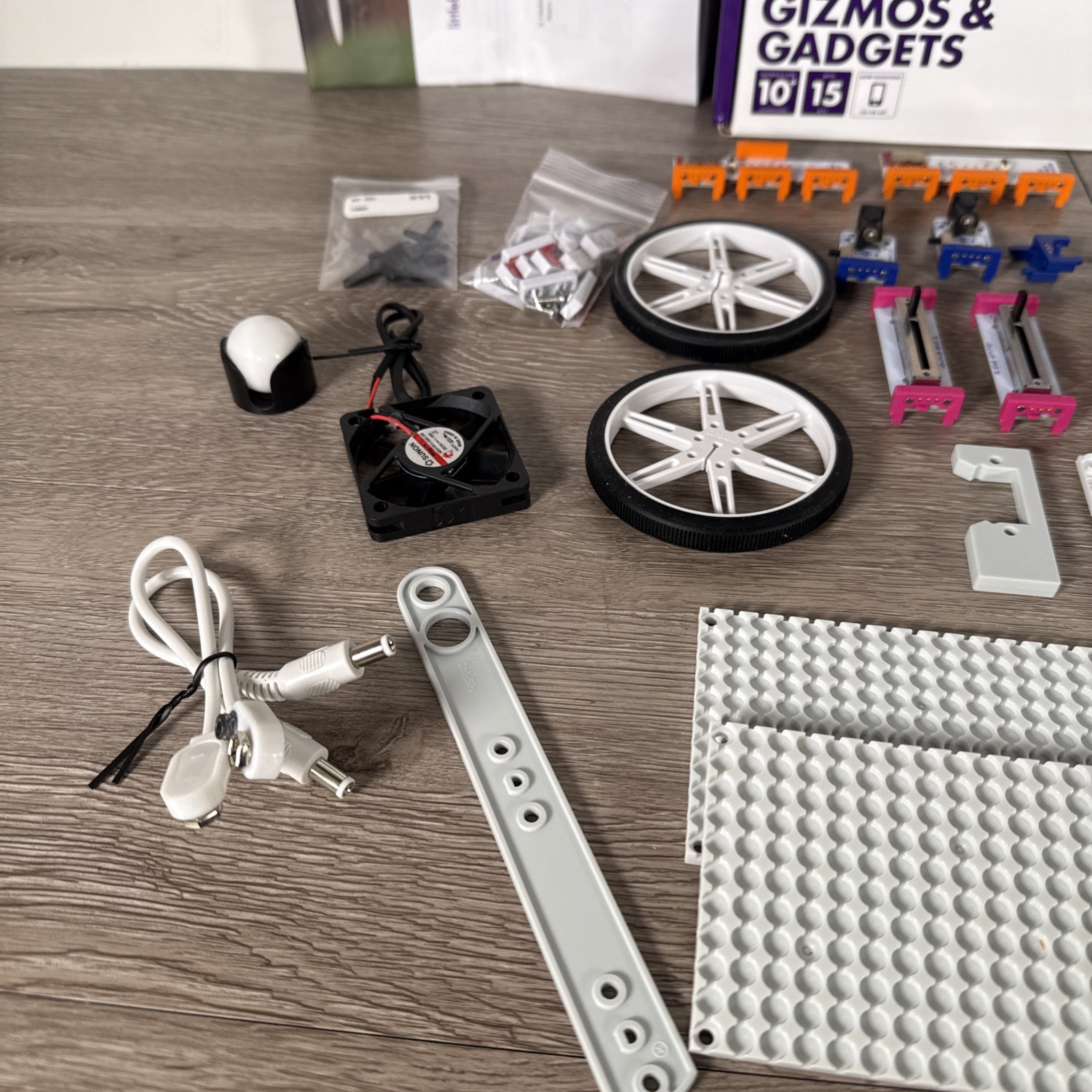 NEW Little Bits Gizmos & Gadgets Kit, STEM – Electronic Bitbot Makers Toy