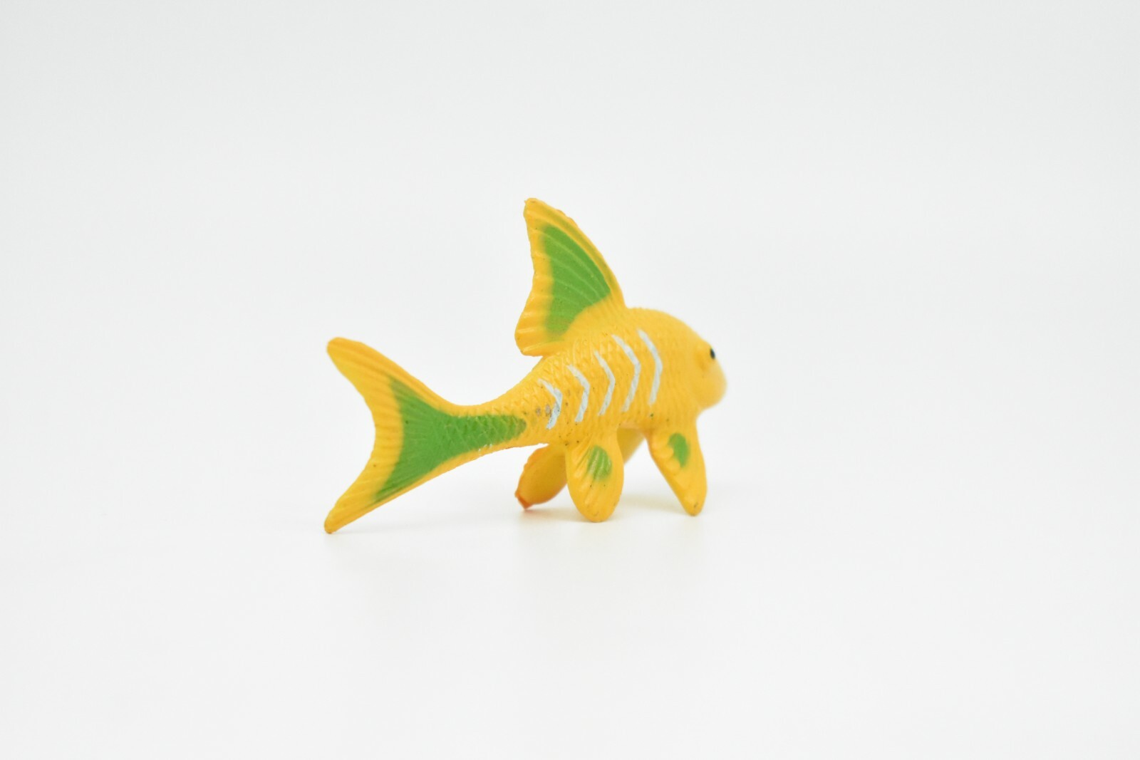 Fish, Coral, Realistic Plastic Yellow Tropical Fish Model, CWG135 BB28 2 1/2″
