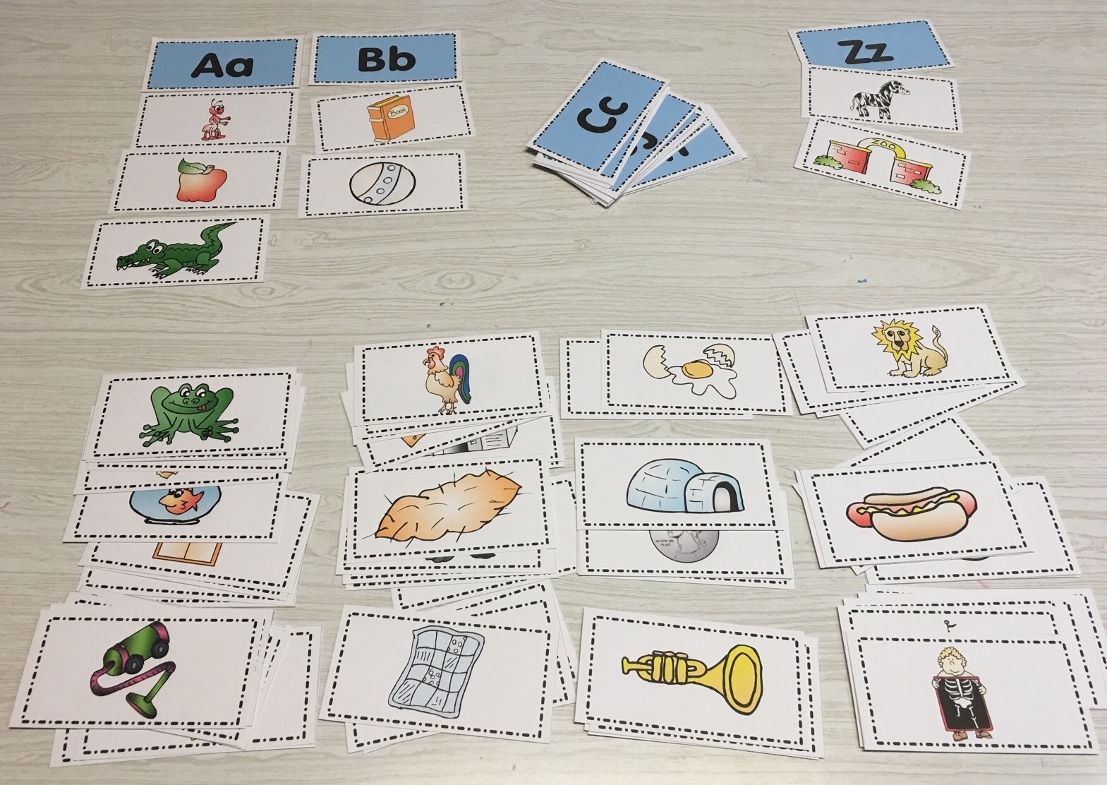 Letters and Pictures – Beginning Phonics Sorting Kit – Montessori Inspired