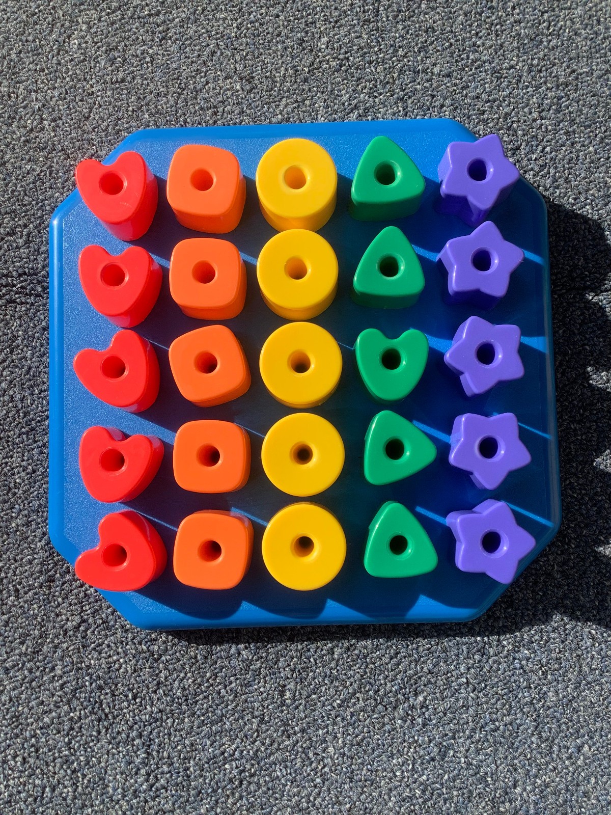 NEW! Avon Fun Beginnings Bright Shapes Pegboard #2 Sort by color & shape