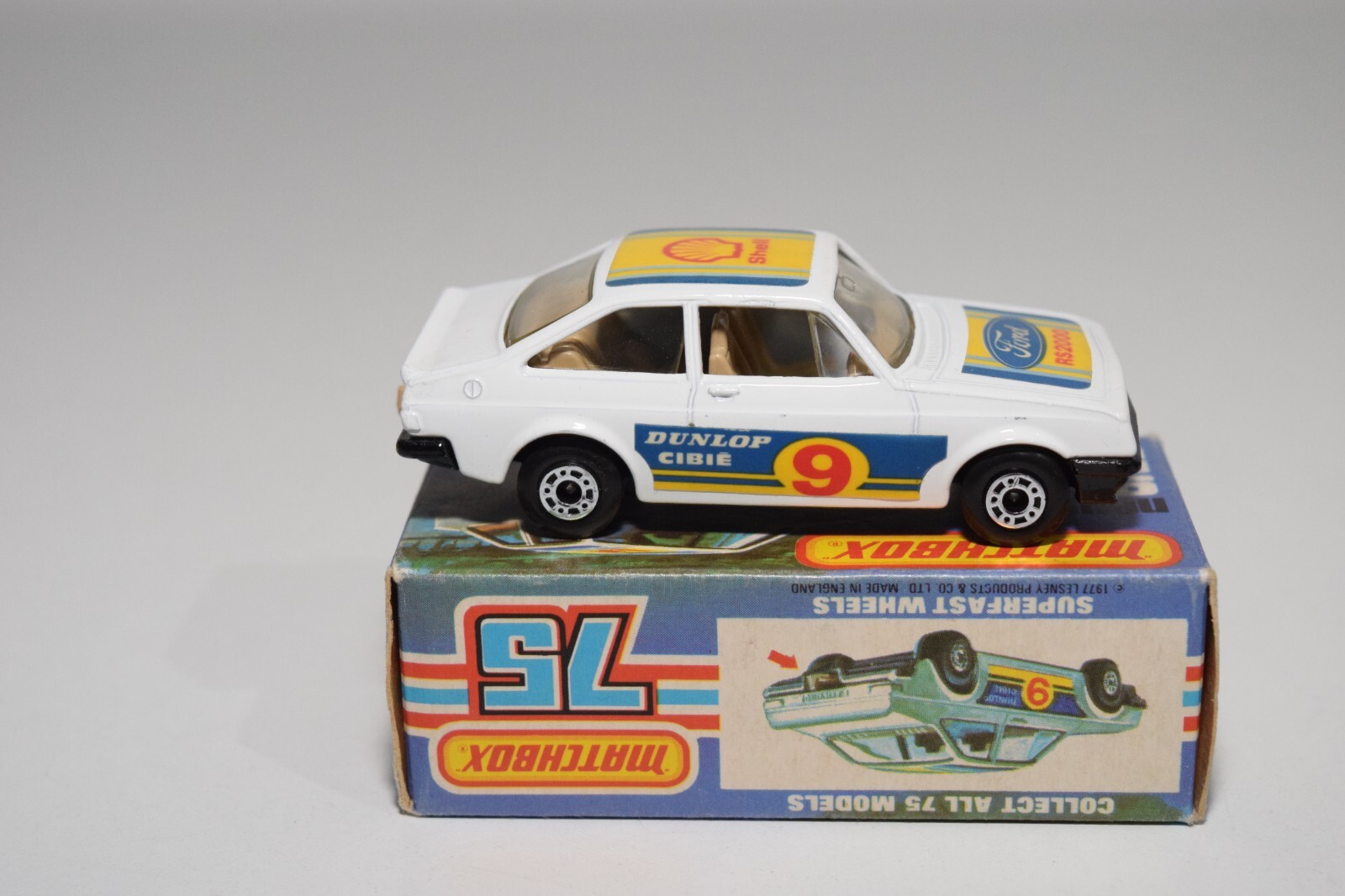 A94 1:64 3 INCH MATCHBOX SUPERFAST 9 FORD RS.2000 RS2000 RALLY WHITE MIB