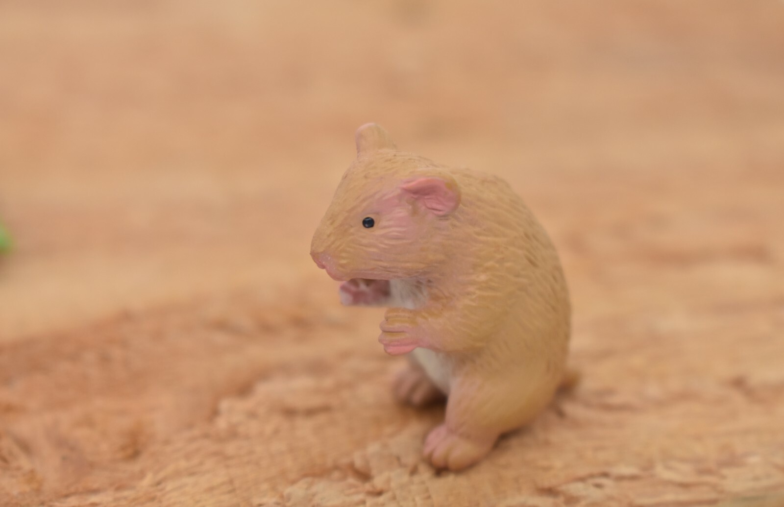 Hamster, Plastic Replica 1 1/2 inches tall – F1677 B63