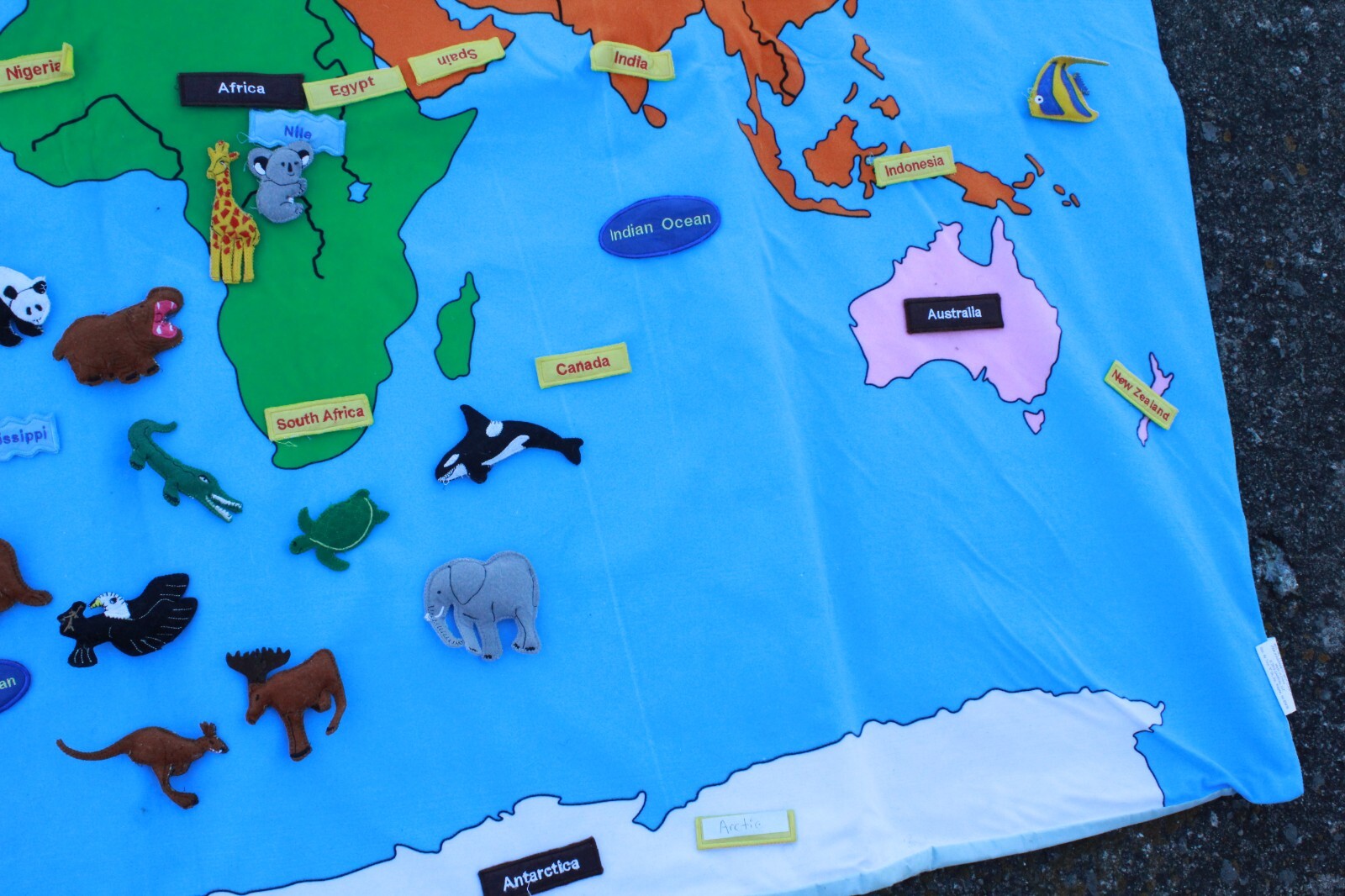 World Map FAO Schwarz HUGE 71 inches Hanging Play ANIMALS Places Bags Learning