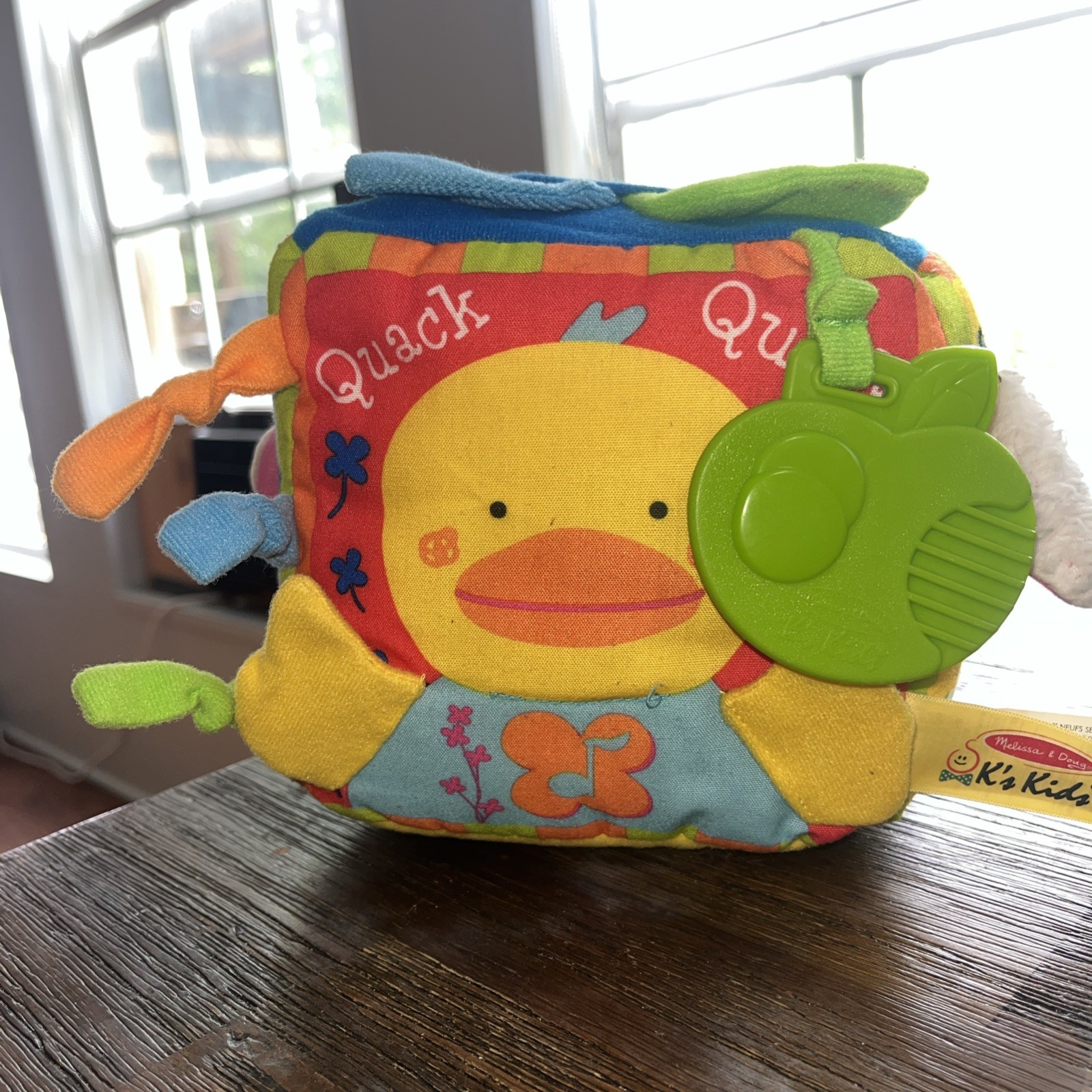Melissa & Doug Musical Farmyard crinkle Cube