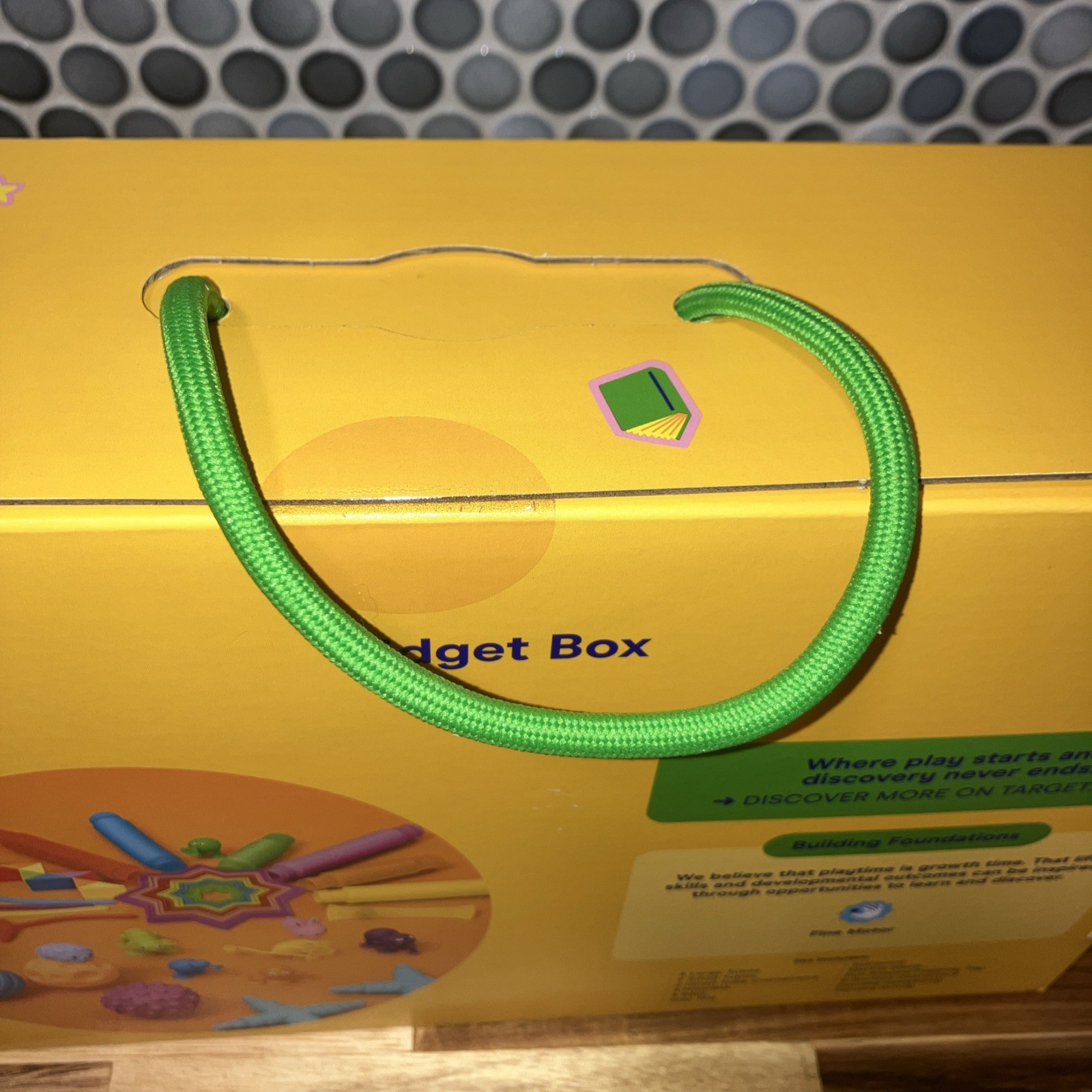 GIGGLE SCAPE FIDGET BOX STRETCH , TWIST , SQUEEZE 28 PIECES 3+