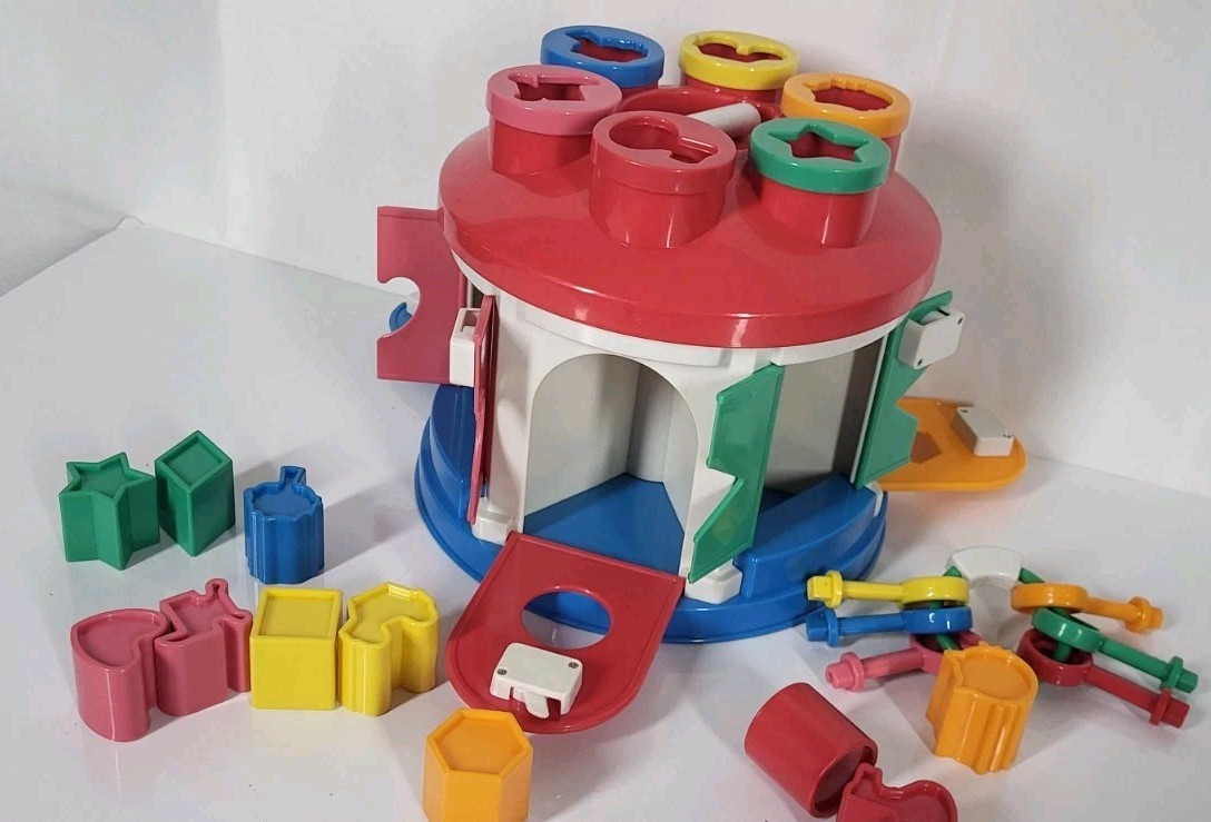 Battat Shape Sorter House Teaches Colors & Sorting Toy 6 Keys & 12 Blocks EUC