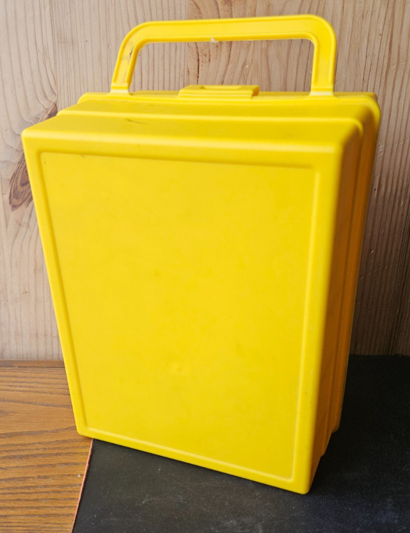 SESAME STREET EARLY LEARNING GAMES. VINTAGE YELLOW CARRY CASE. BIG BIRD IMAGE