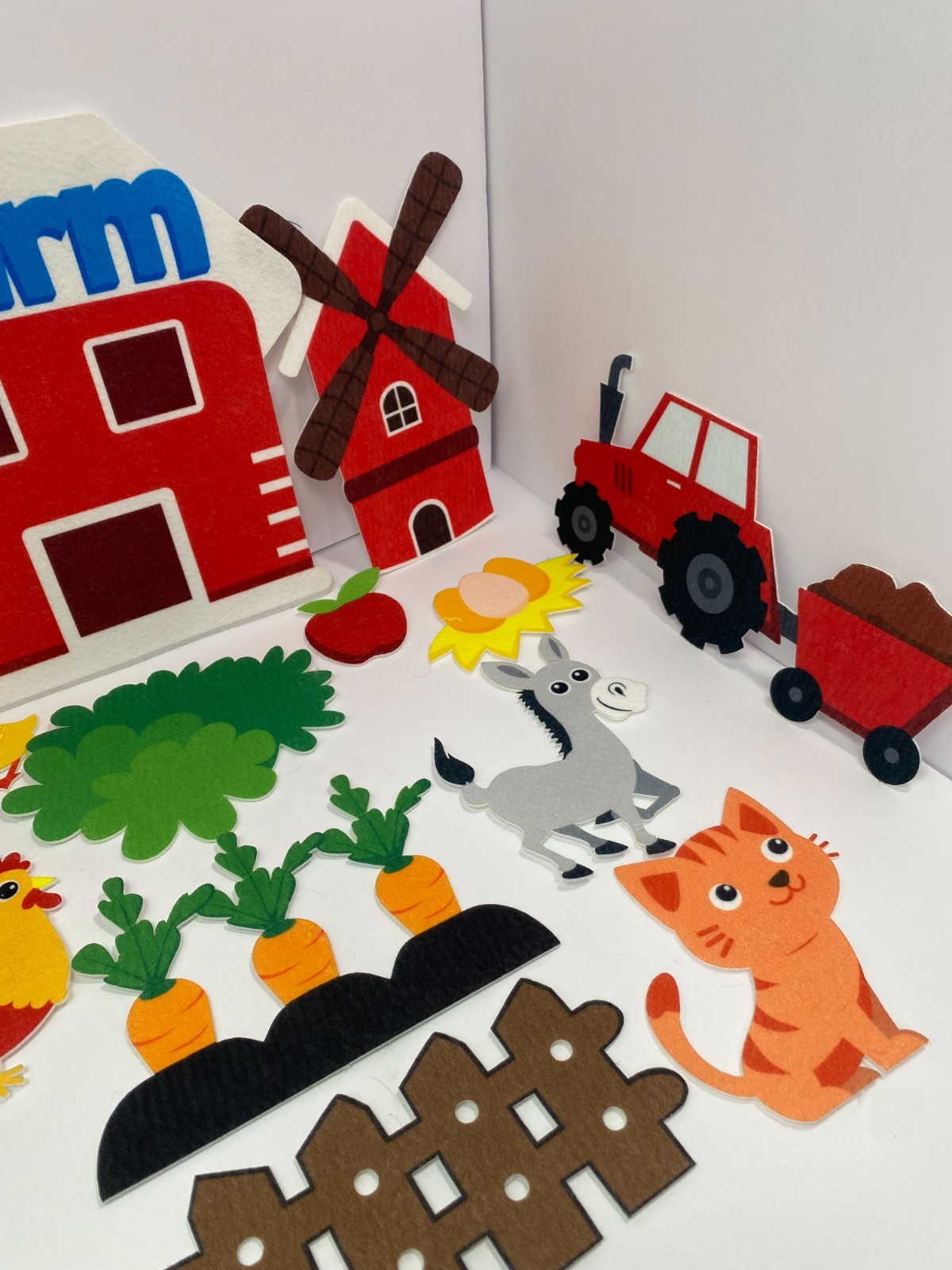 Farm Animal Felt Story Set – Hook‑and‑Loop Backing – 30+ Pieces Preowned Wear