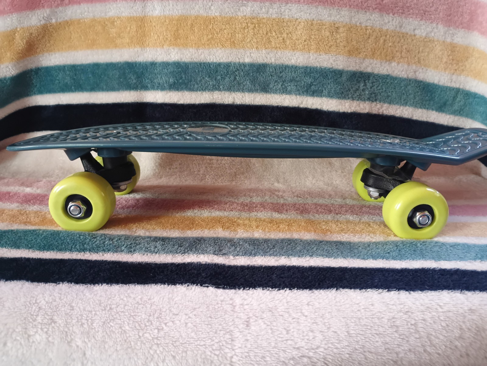 Mini Skateboard 17-Inch Rebel – Navy Blue with Green Wheels