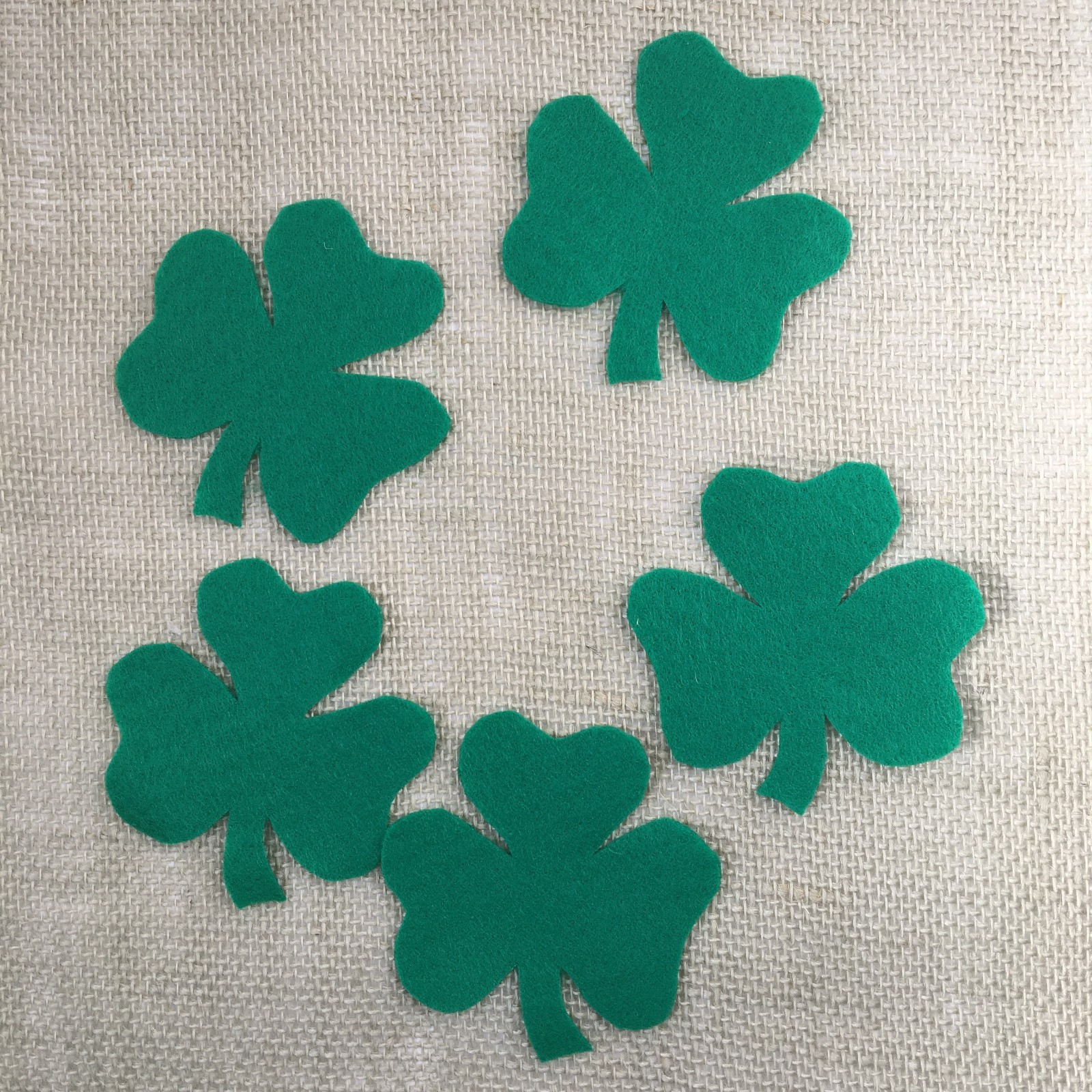 5 Little Shamrocks Felt Set – Celebrate Luck, Nature, and Whimsical Learning!