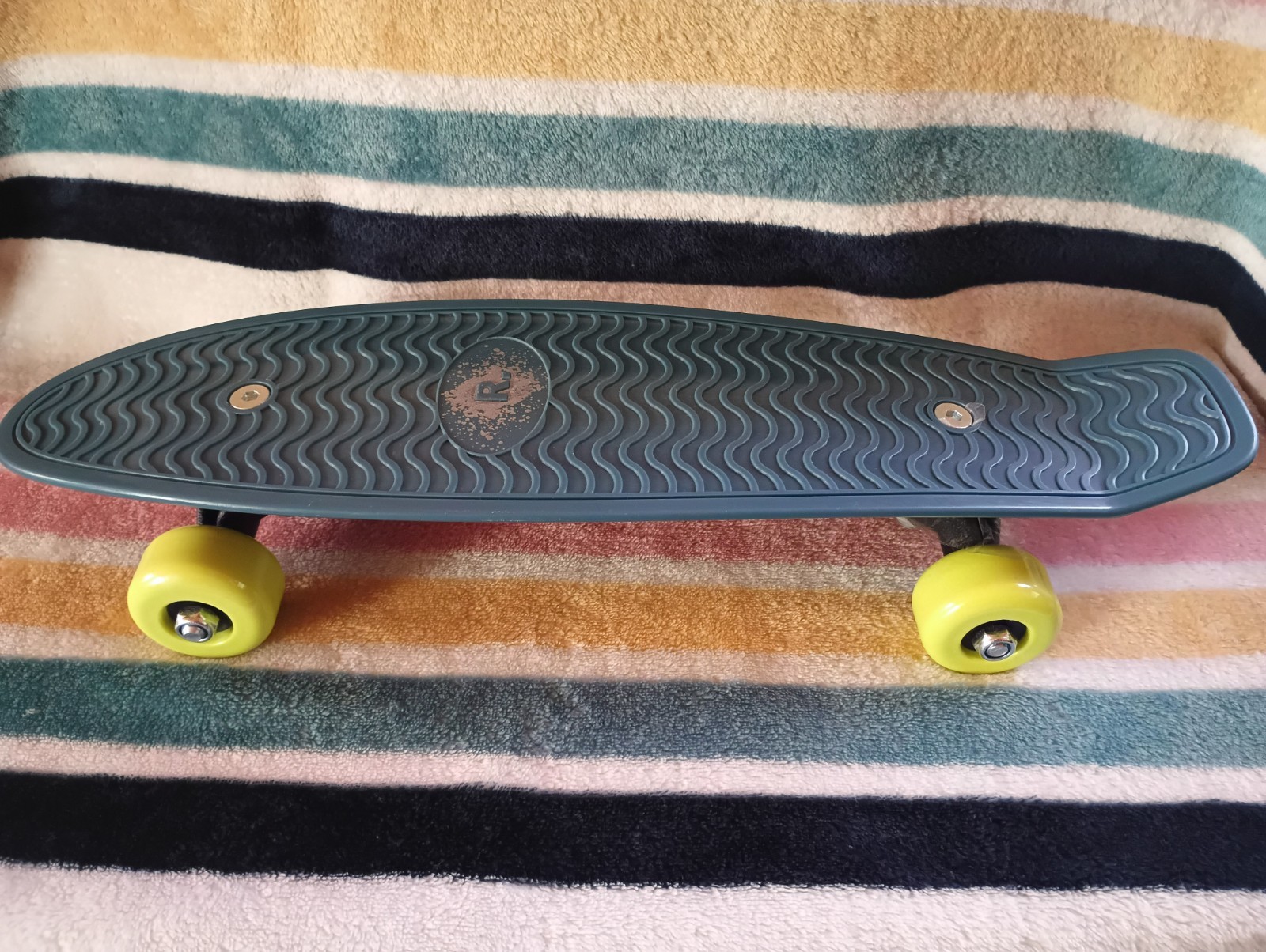 Mini Skateboard 17-Inch Rebel – Navy Blue with Green Wheels