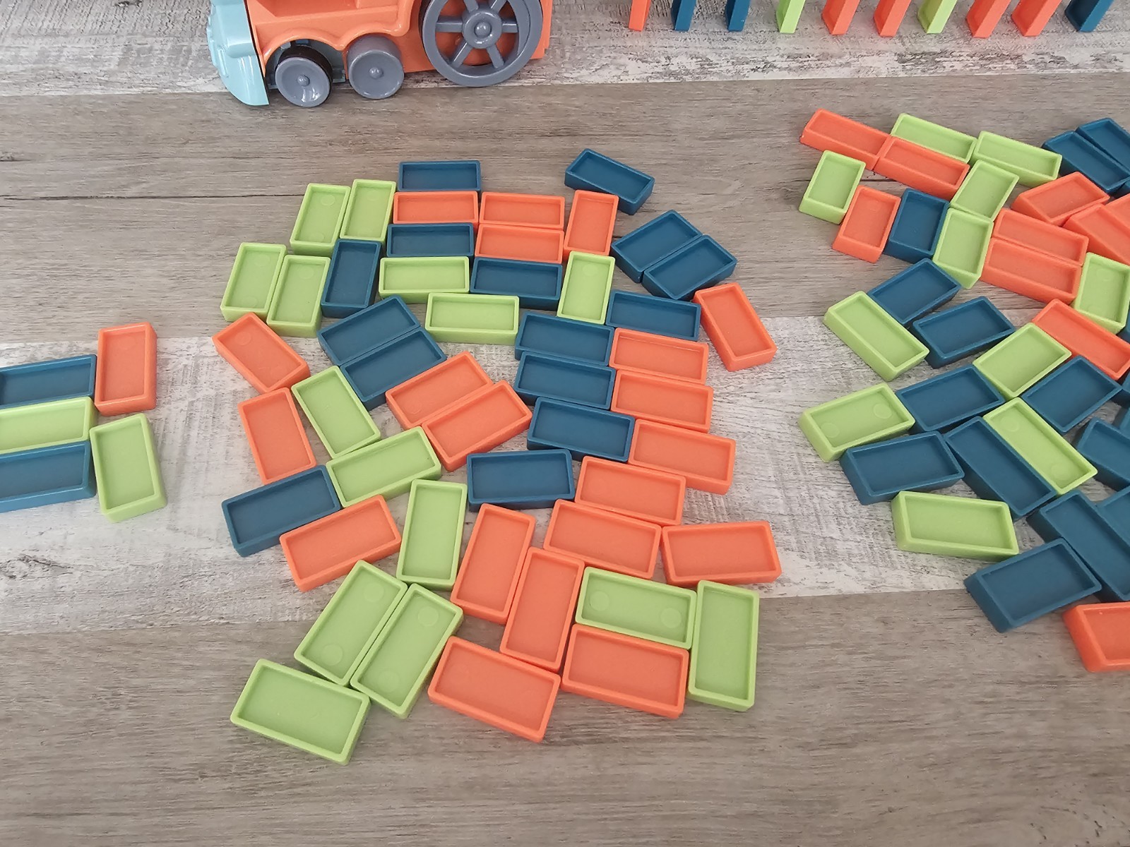 Electric Domino Train Laying Dominoes Brick Blocks Toy 180 Pieces WORKS