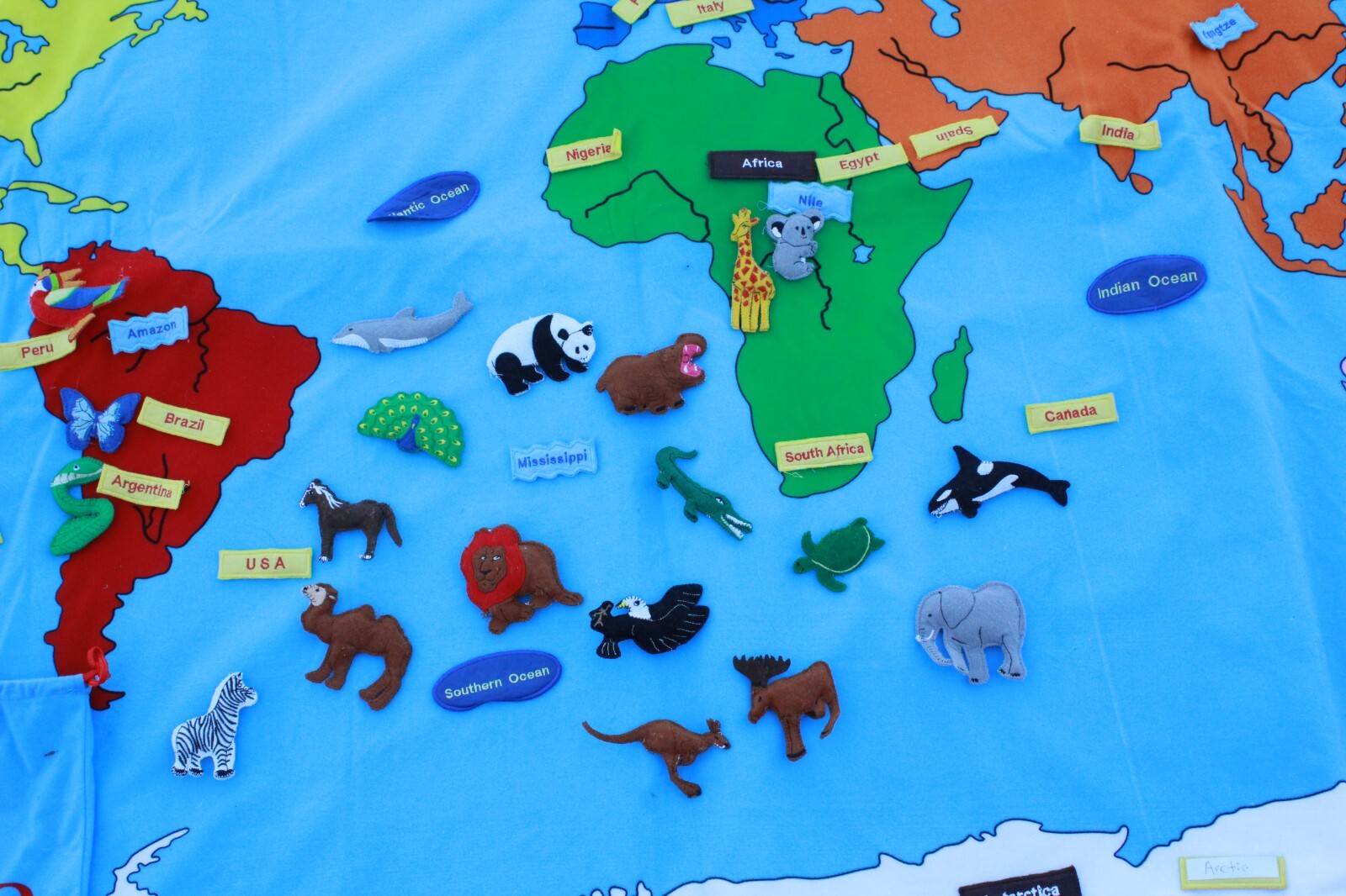 World Map FAO Schwarz HUGE 71 inches Hanging Play ANIMALS Places Bags Learning