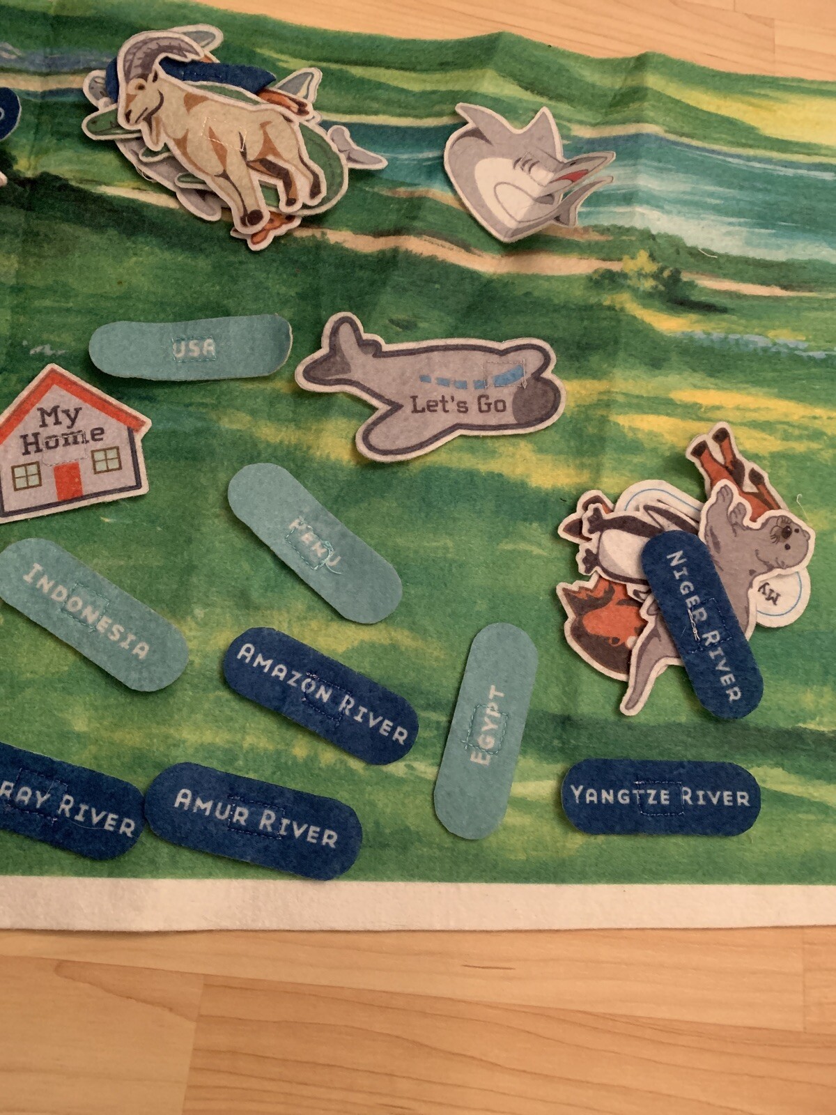 Little Folk Felts 1985 Felt animals And world locations learning Tool