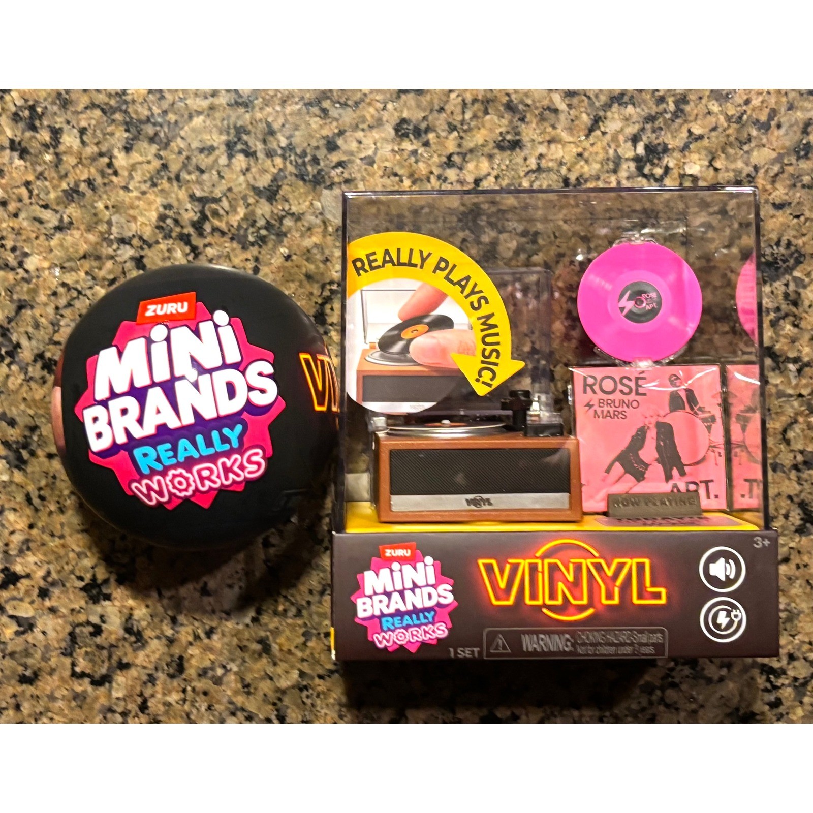 Zuru Mini Brands Really Works Vinyl Record Player + One Capsule Set Toy