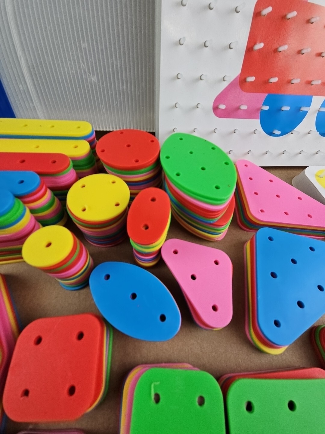 1995 Asco Picasco 4 Educational Game Puzzle Peg Board Toy France Learning Game