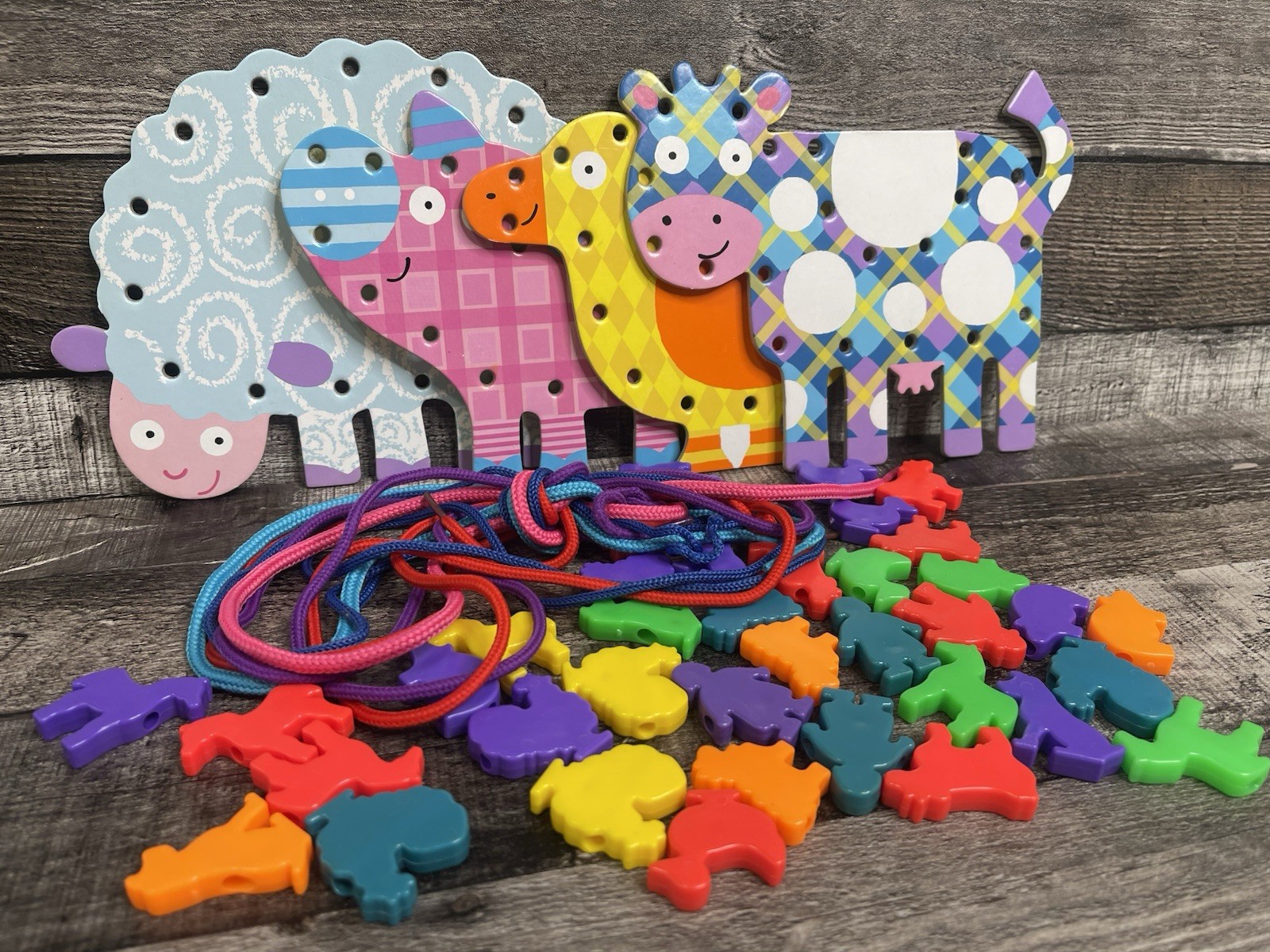 Safari Animal Shaped Lacing Cards games