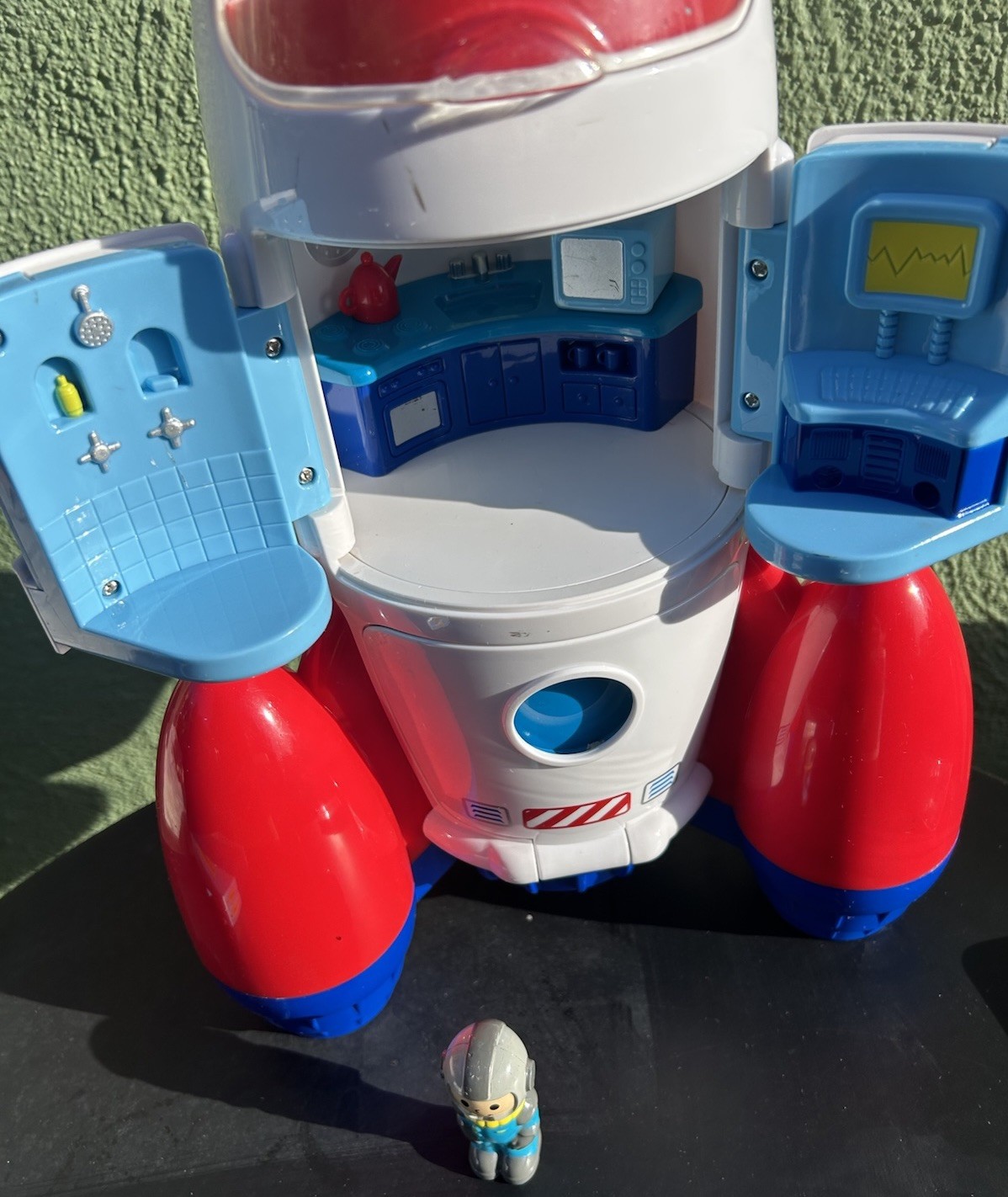 Lakeshore Educational Play & Explore Rocket Ship & 1 Figure – 17″ Spaceship Toy