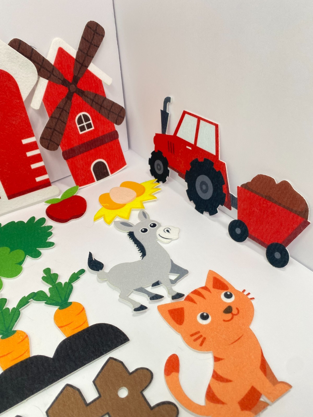 Farm Animal Felt Story Set – Hook‑and‑Loop Backing – 30+ Pieces Preowned Wear