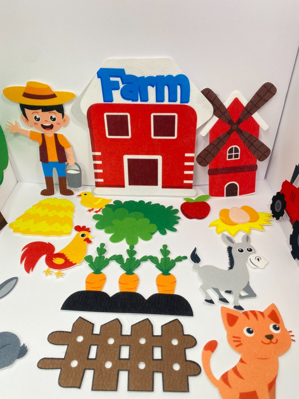 Farm Animal Felt Story Set – Hook‑and‑Loop Backing – 30+ Pieces Preowned Wear