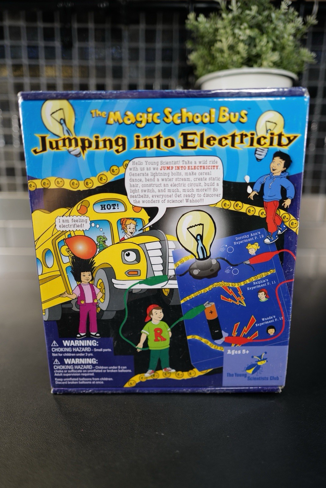 THE MAGIC SCHOOL BUS Jumping Into Electricity Kit Age 5 Up (NEW) Factory Sealed.